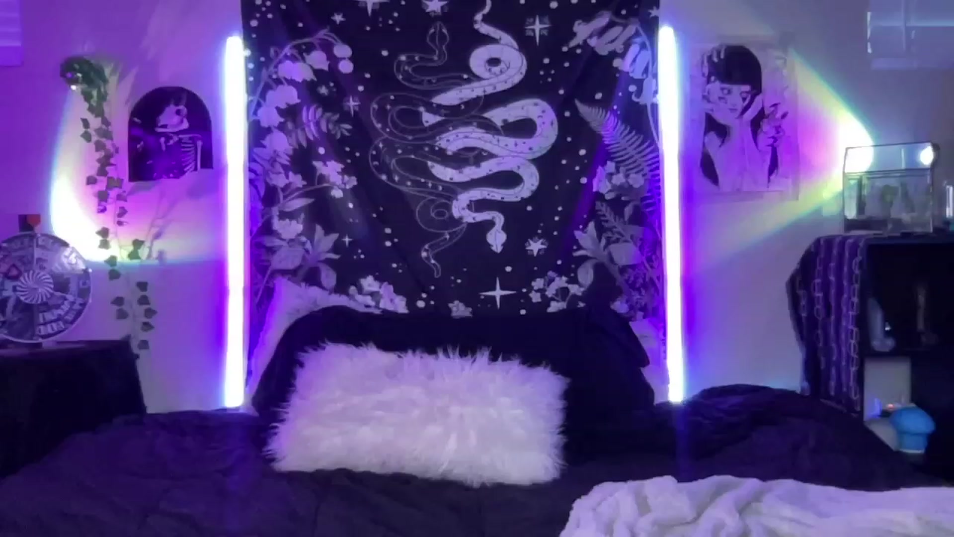 Gallery image thumbnail from RileyWoods's myfreecams stream on, 03/27/2023, 01:26 image 16 of 20