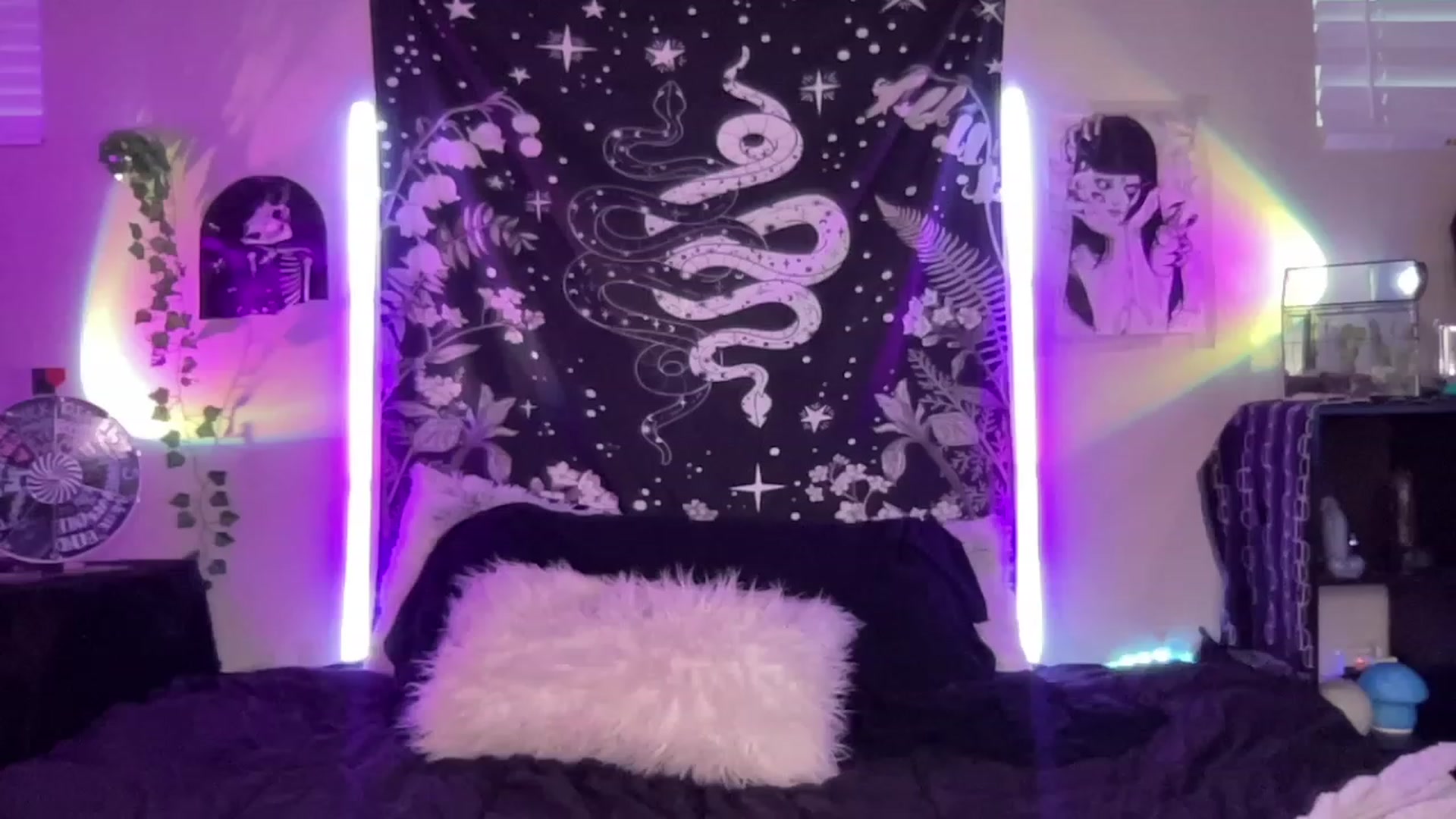 Gallery image thumbnail from RileyWoods's myfreecams stream on, 03/27/2023, 01:26 image 3 of 20