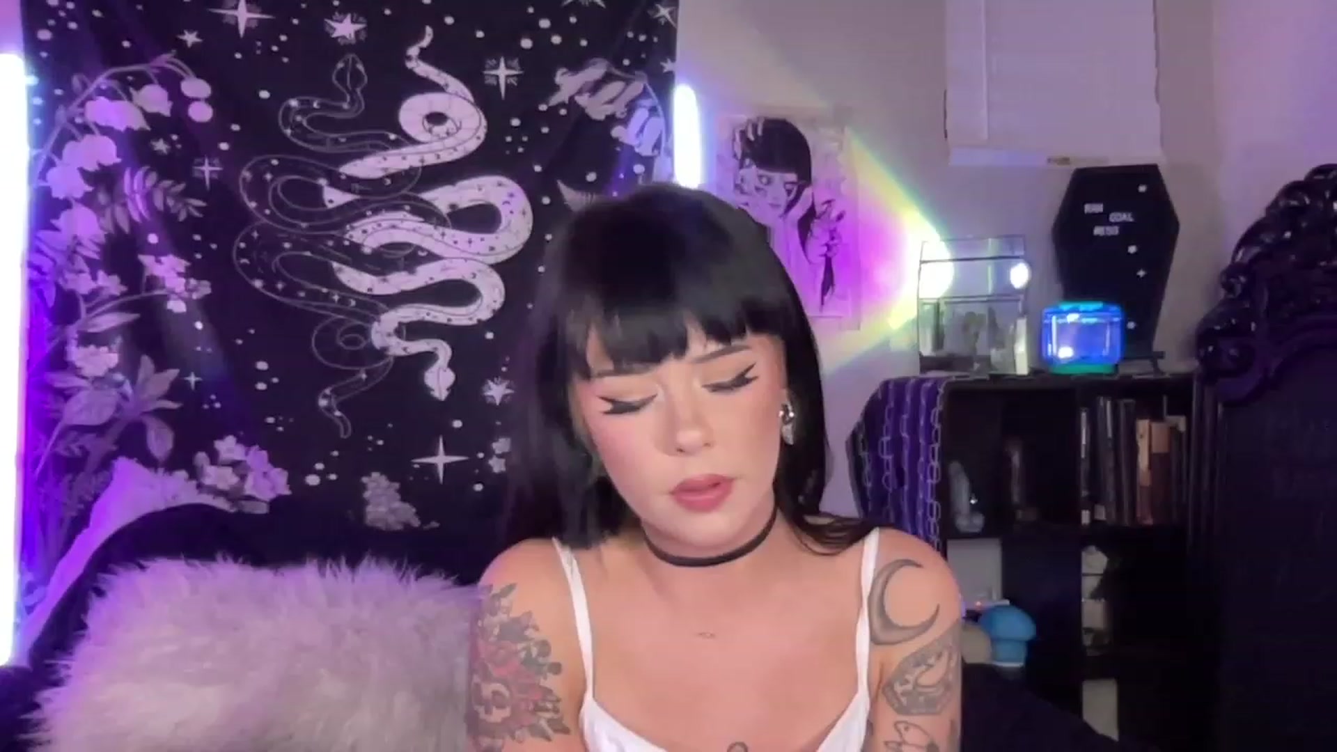 Gallery image thumbnail from RileyWoods's myfreecams stream on, 03/27/2023, 04:04 image 7 of 20
