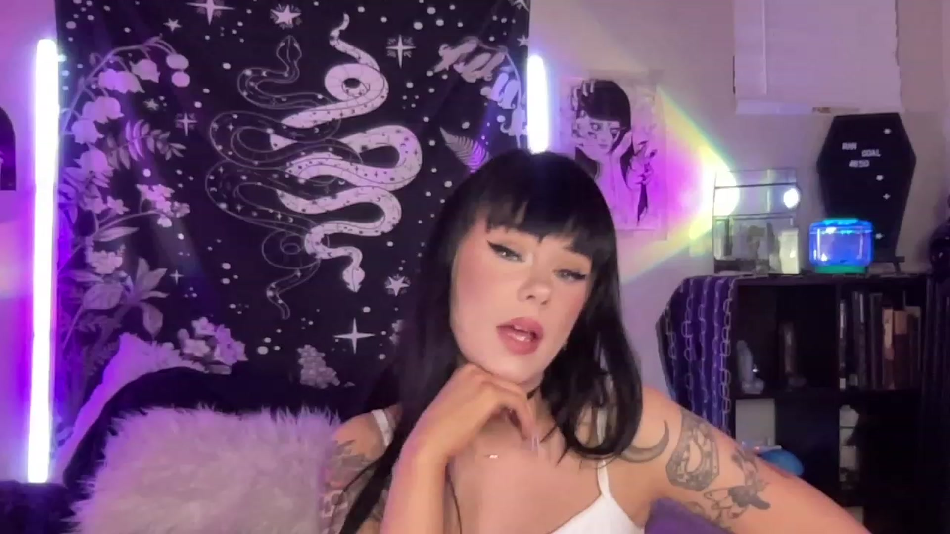 Gallery image thumbnail from RileyWoods's myfreecams stream on, 03/27/2023, 04:04 image 12 of 20
