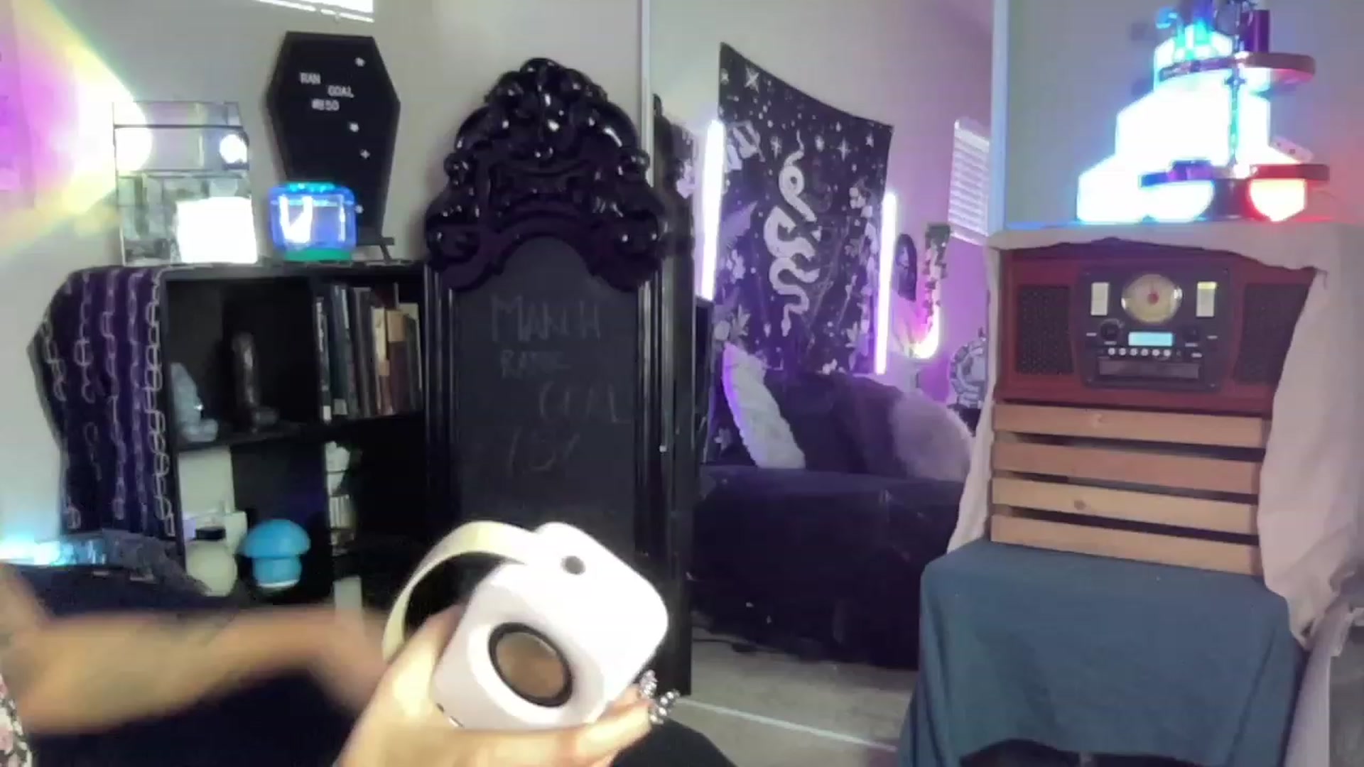 Gallery image thumbnail from RileyWoods's myfreecams stream on, 03/27/2023, 23:36 image 15 of 20