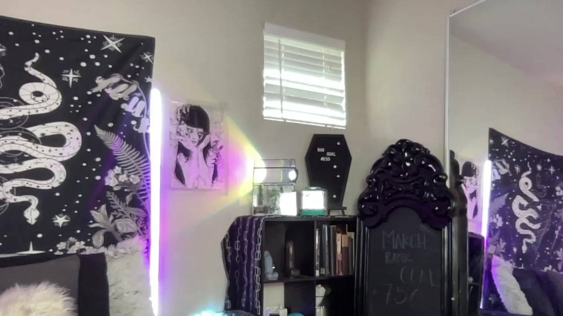 Gallery image thumbnail from RileyWoods's myfreecams stream on, 03/28/2023, 24:01 image 8 of 20
