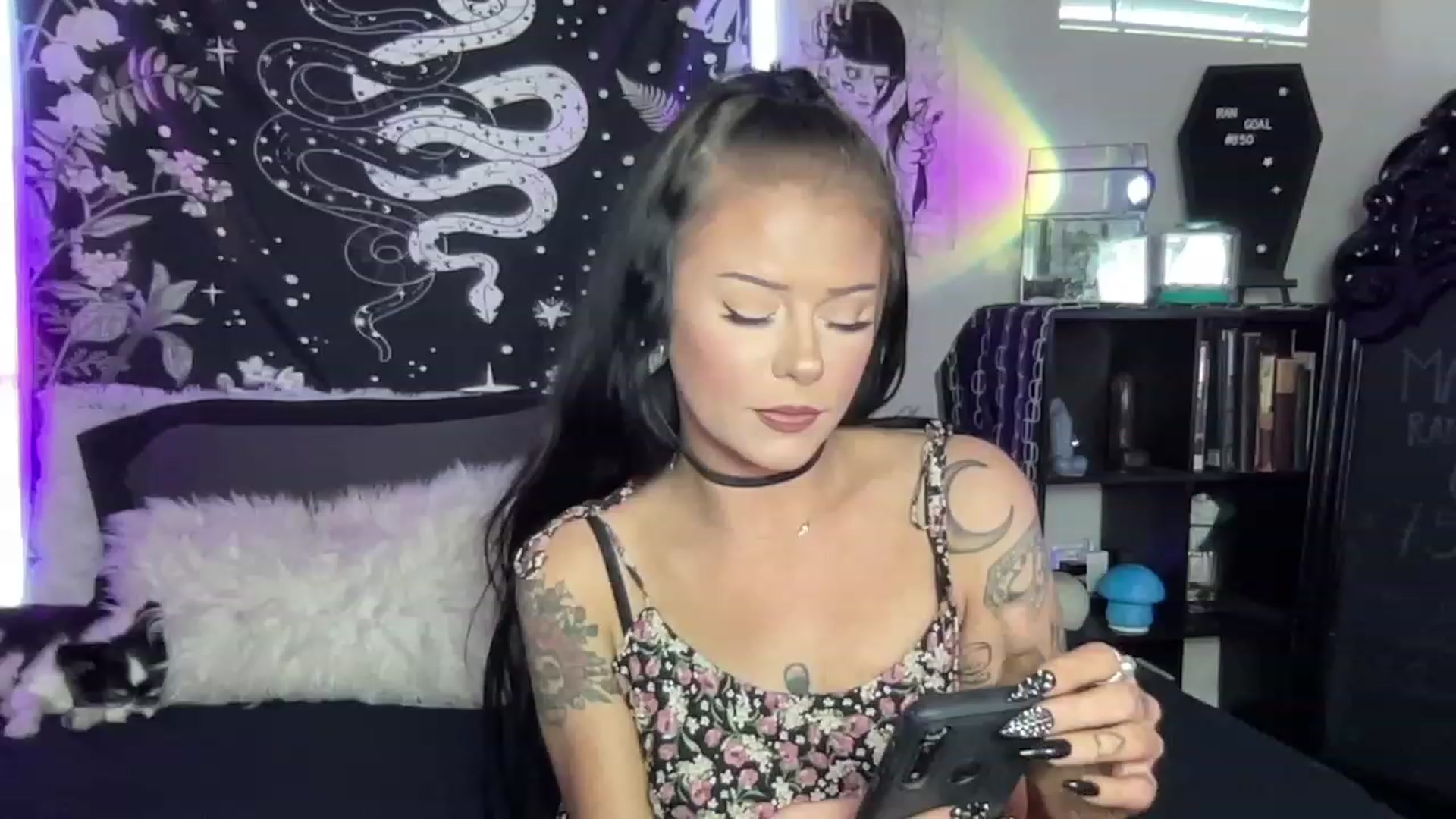 Gallery image thumbnail from RileyWoods's myfreecams stream on, 03/28/2023, 24:01 image 9 of 20