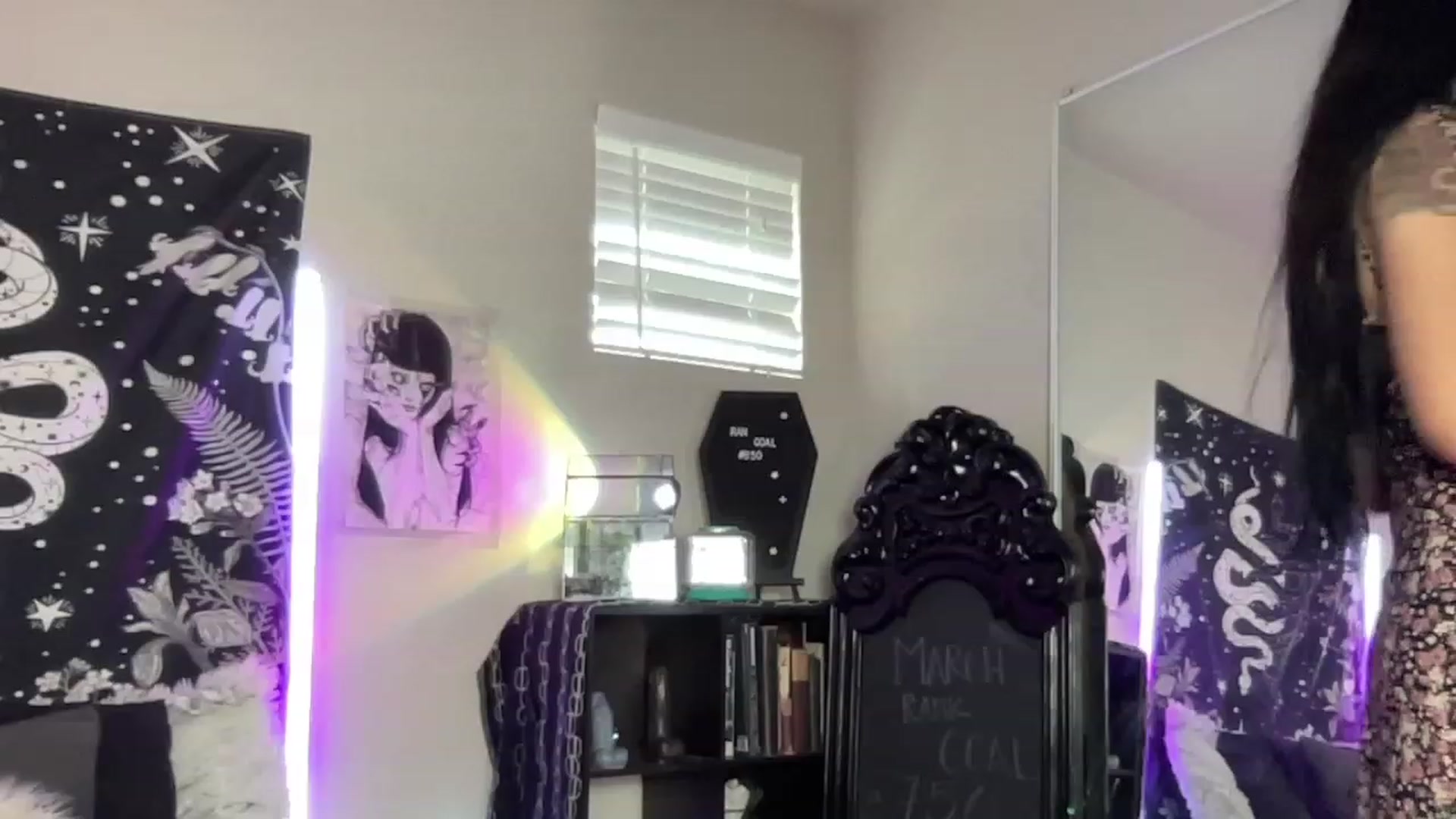 Gallery image thumbnail from RileyWoods's myfreecams stream on, 03/28/2023, 24:01 image 13 of 20
