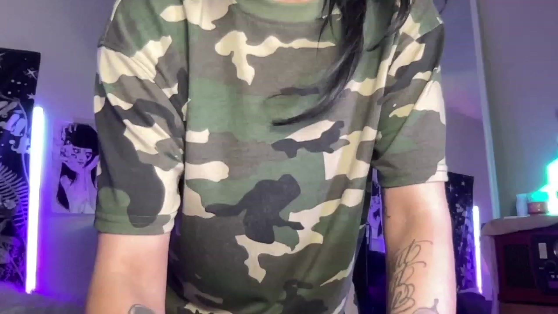 Gallery image thumbnail from RileyWoods's myfreecams stream on, 04/03/2023, 24:19 image 7 of 20