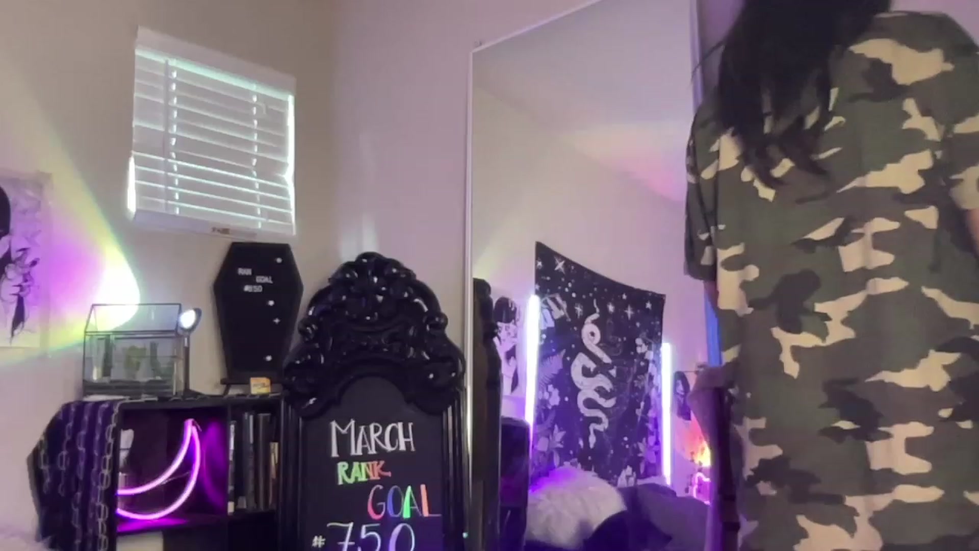 Gallery image thumbnail from RileyWoods's myfreecams stream on, 04/03/2023, 24:19 image 19 of 20