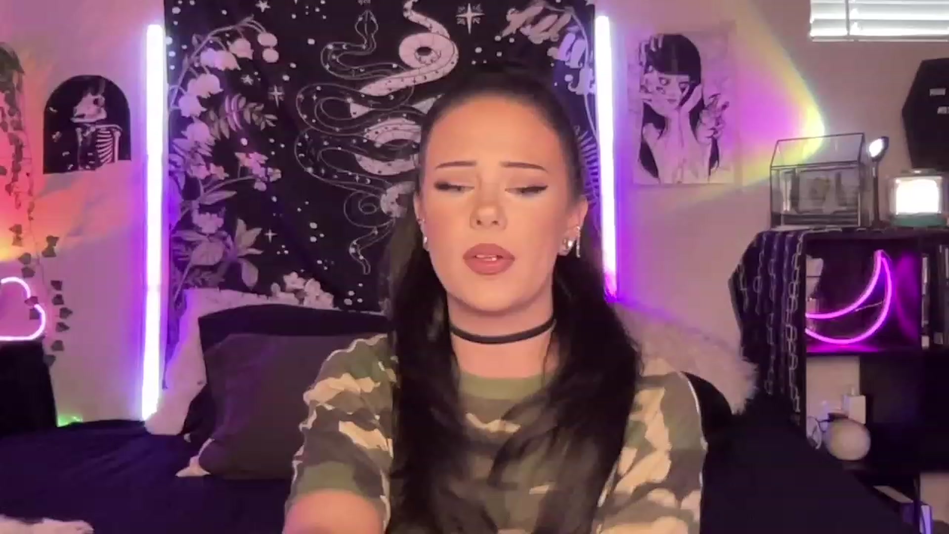 Gallery image thumbnail from RileyWoods's myfreecams stream on, 04/03/2023, 24:19 image 2 of 20