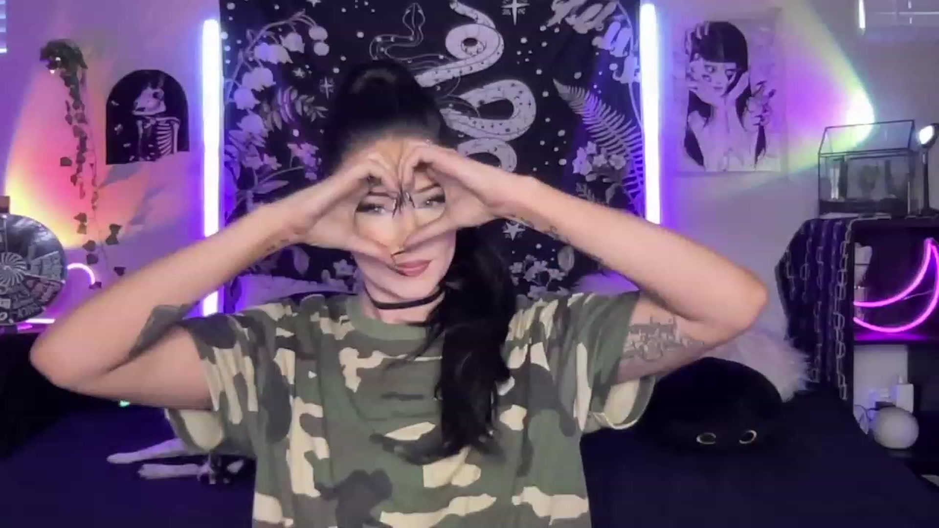 Gallery image thumbnail from RileyWoods's myfreecams stream on, 04/03/2023, 24:28 image 8 of 20