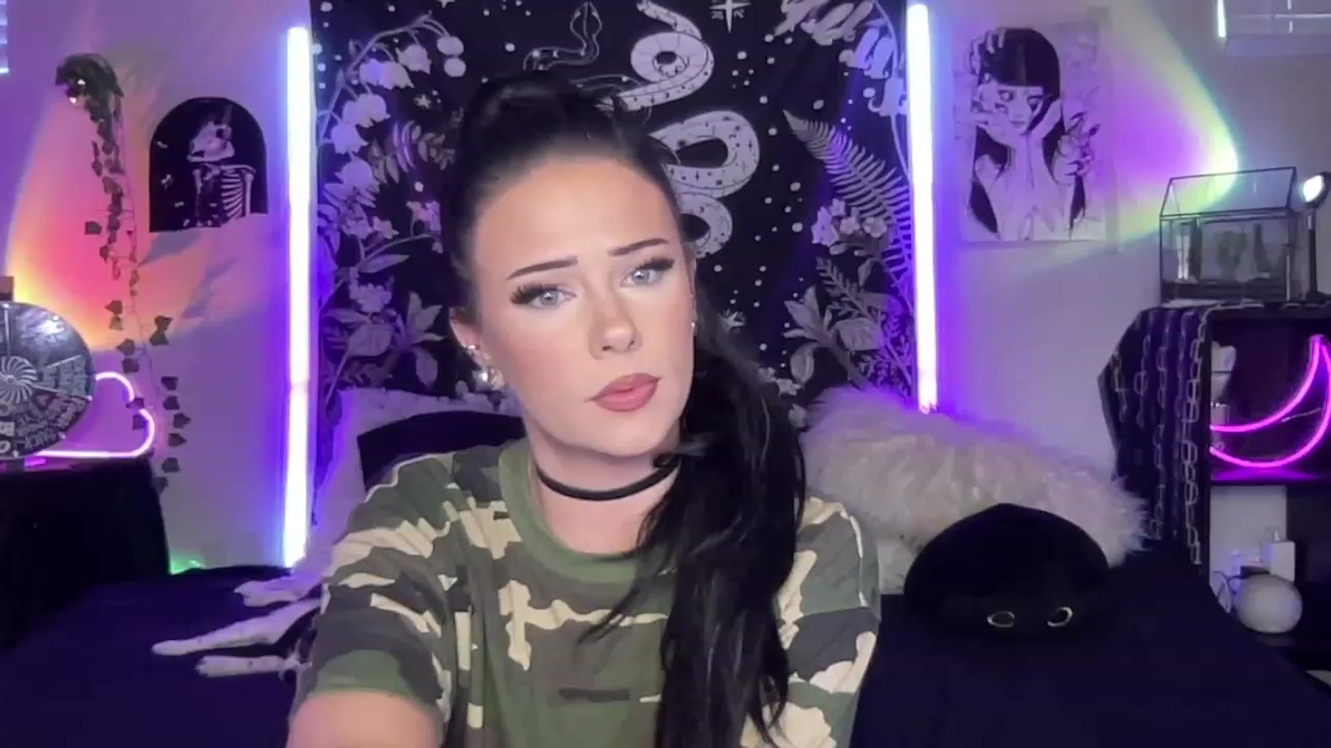 Gallery image thumbnail from RileyWoods's myfreecams stream on, 04/03/2023, 24:28 image 7 of 20