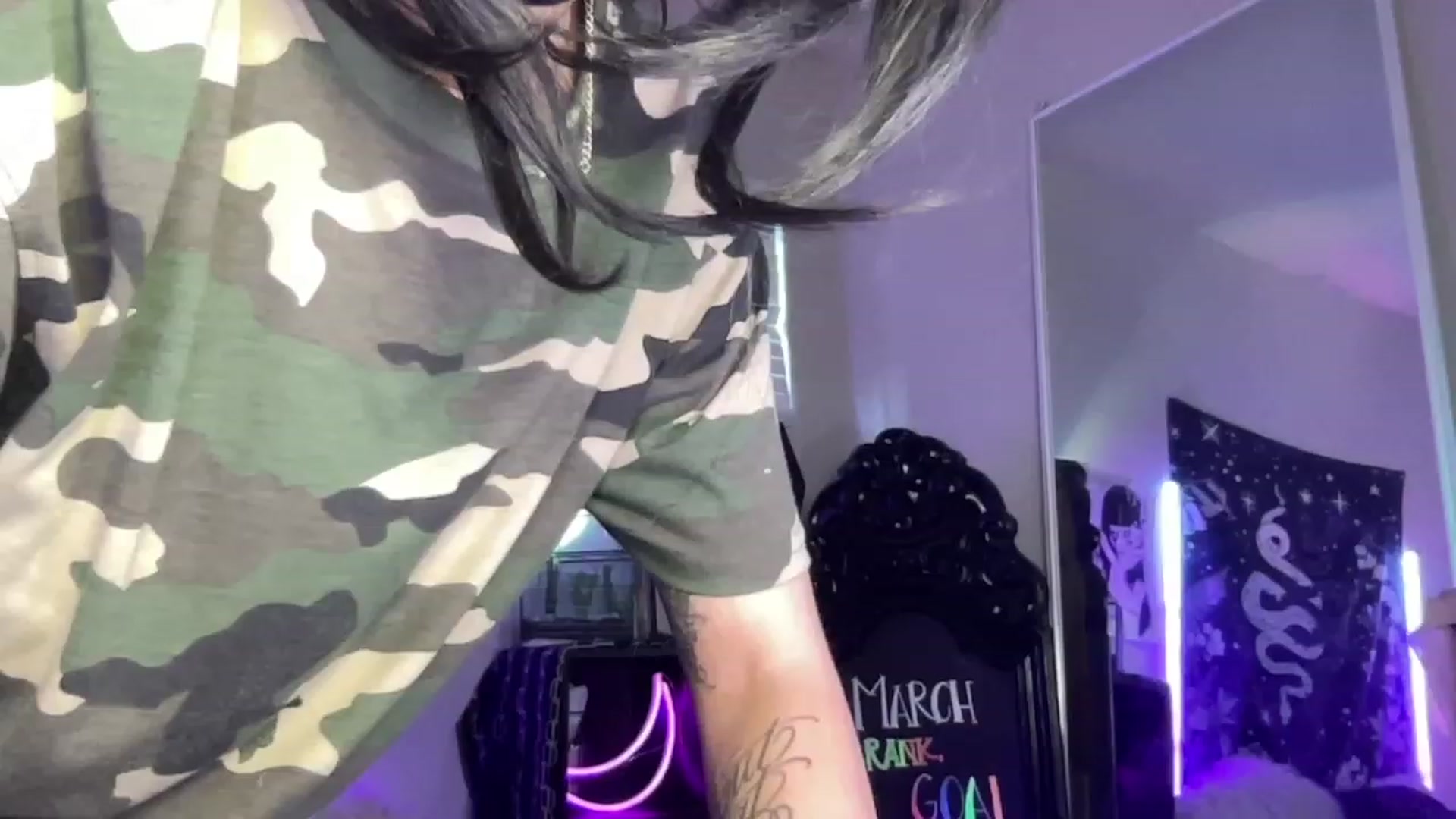 Gallery image thumbnail from RileyWoods's myfreecams stream on, 04/03/2023, 24:28 image 1 of 20