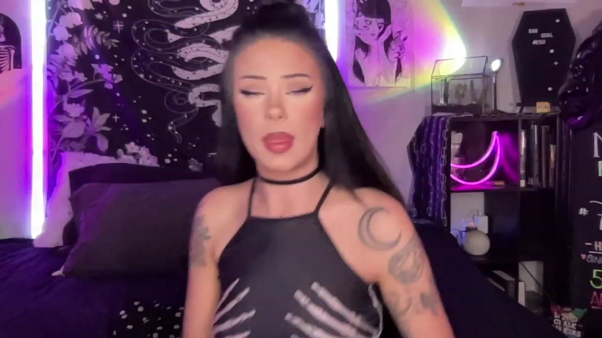 Gallery image thumbnail from RileyWoods's myfreecams stream on, 04/04/2023, 02:55 image 18 of 20