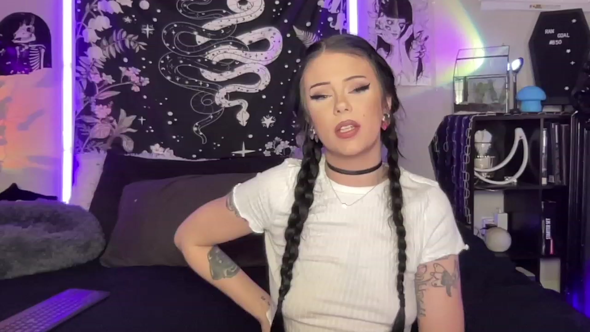 Gallery image thumbnail from RileyWoods's myfreecams stream on, 04/10/2023, 02:22 image 20 of 20
