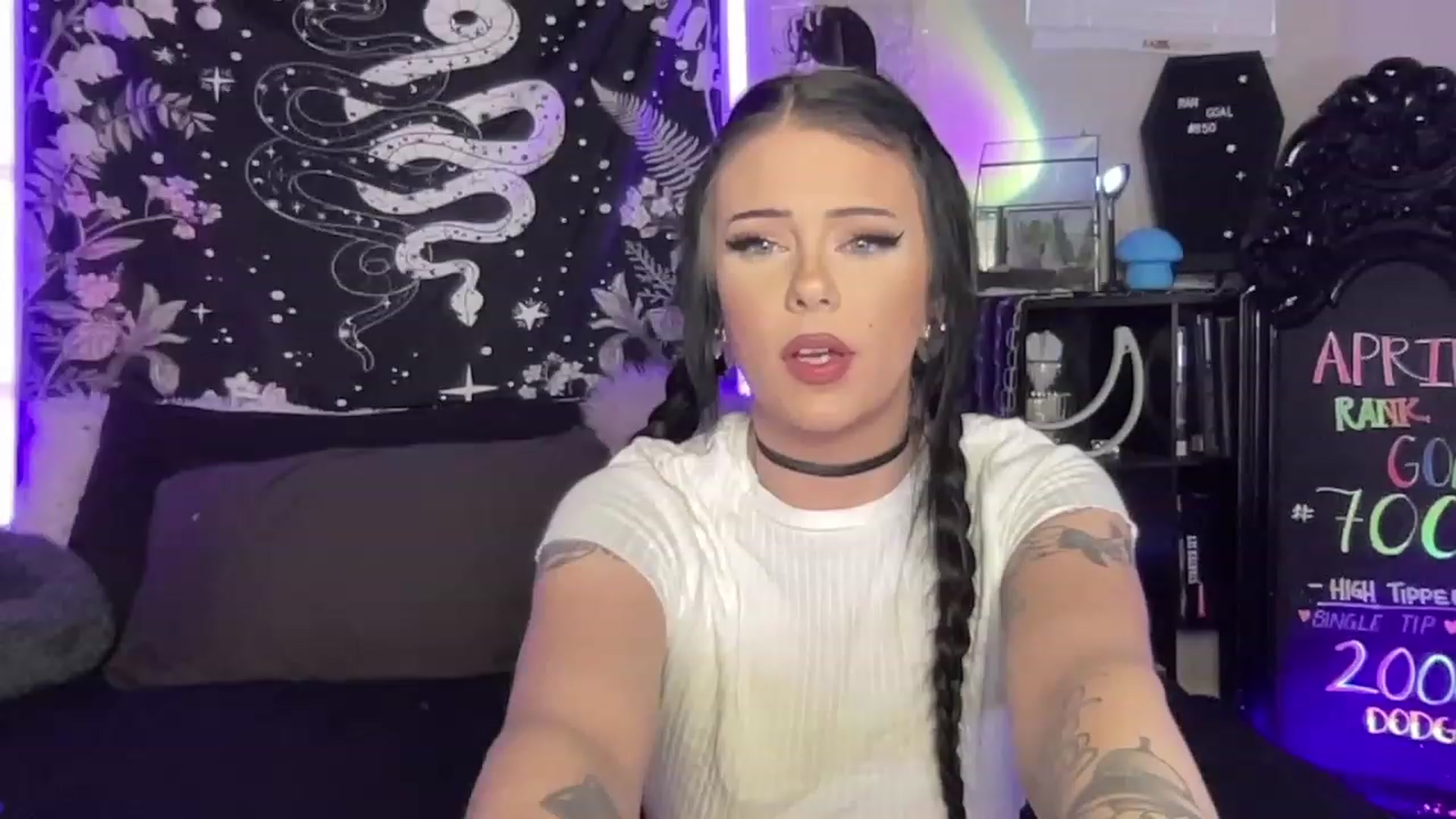 Gallery image thumbnail from RileyWoods's myfreecams stream on, 04/10/2023, 02:22 image 16 of 20