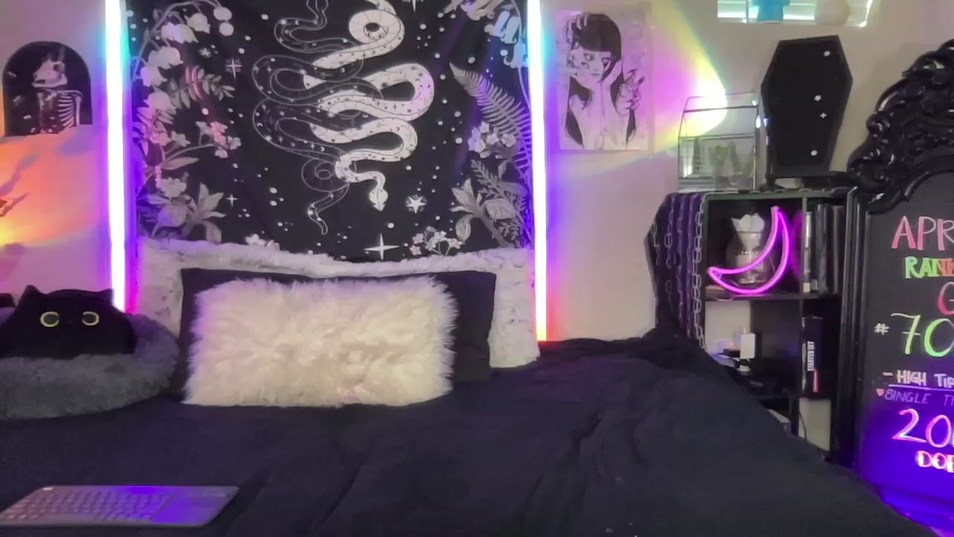 Gallery image thumbnail from RileyWoods's myfreecams stream on, 04/17/2023, 24:02 image 3 of 20