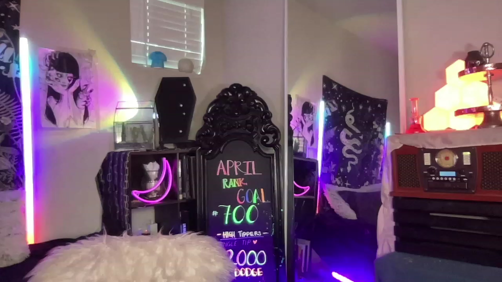 Gallery image thumbnail from RileyWoods's myfreecams stream on, 04/17/2023, 01:22 image 18 of 20