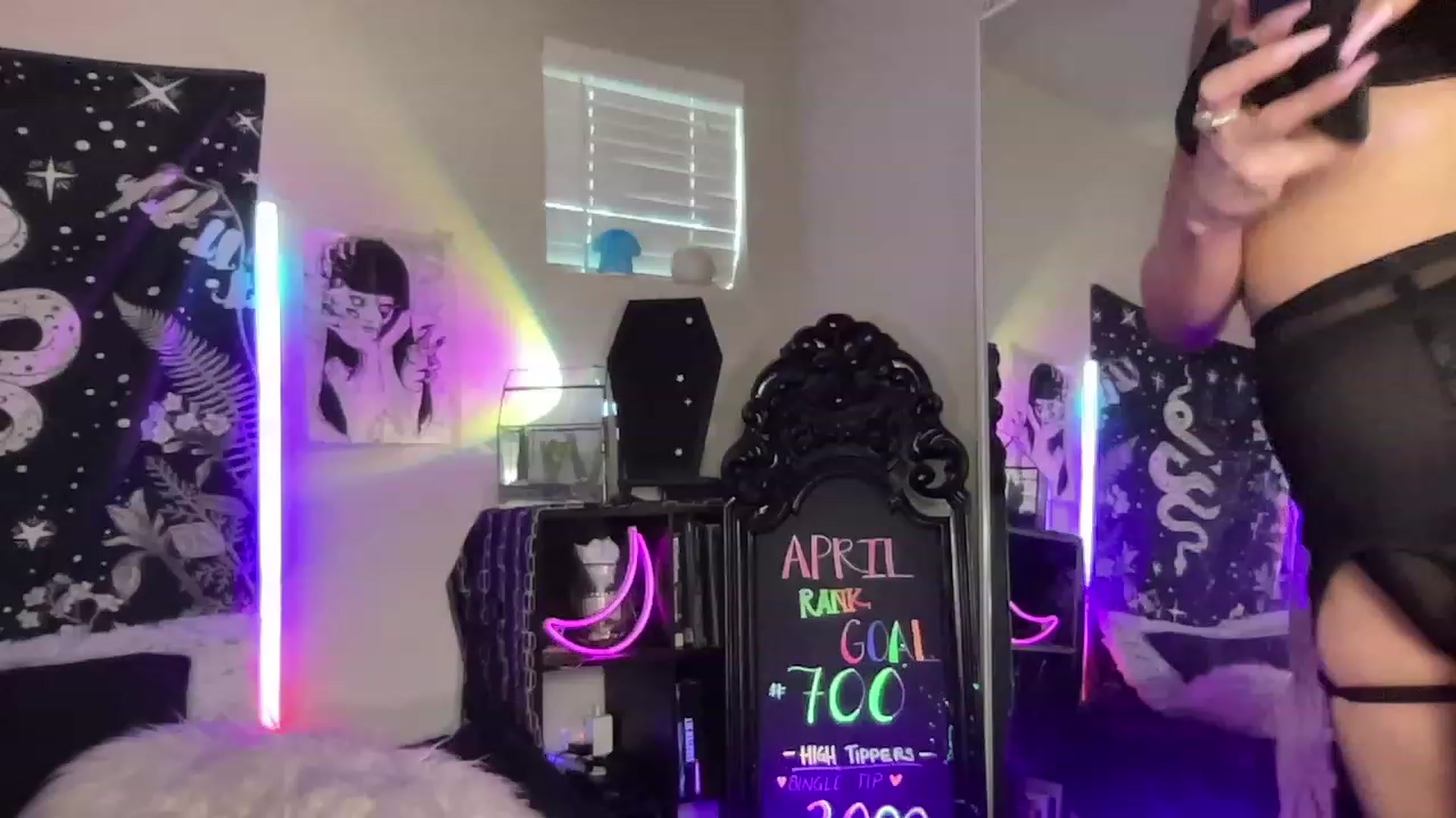 Gallery image thumbnail from RileyWoods's myfreecams stream on, 04/17/2023, 01:22 image 12 of 20