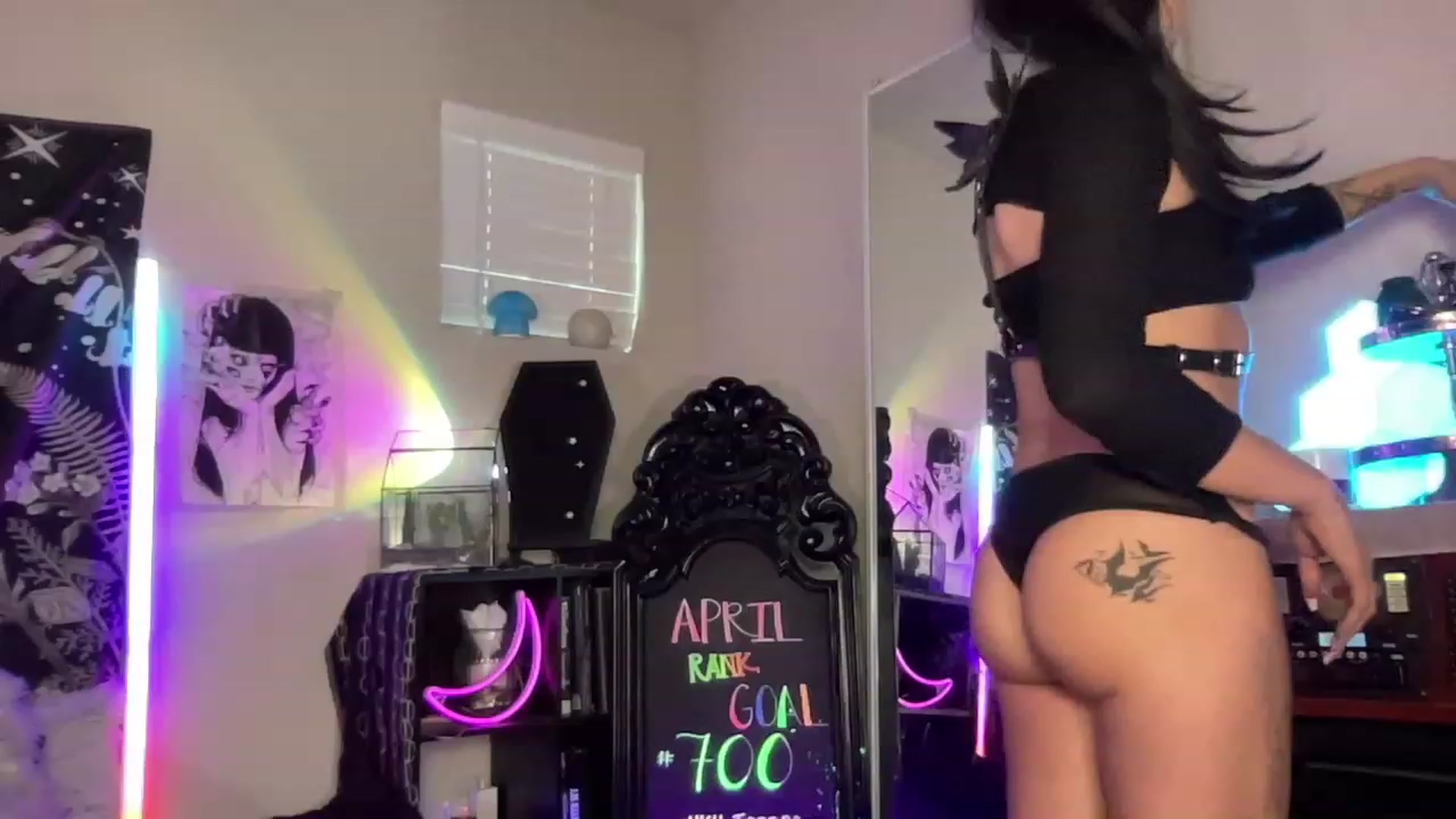 Gallery image thumbnail from RileyWoods's myfreecams stream on, 04/17/2023, 02:45 image 13 of 20