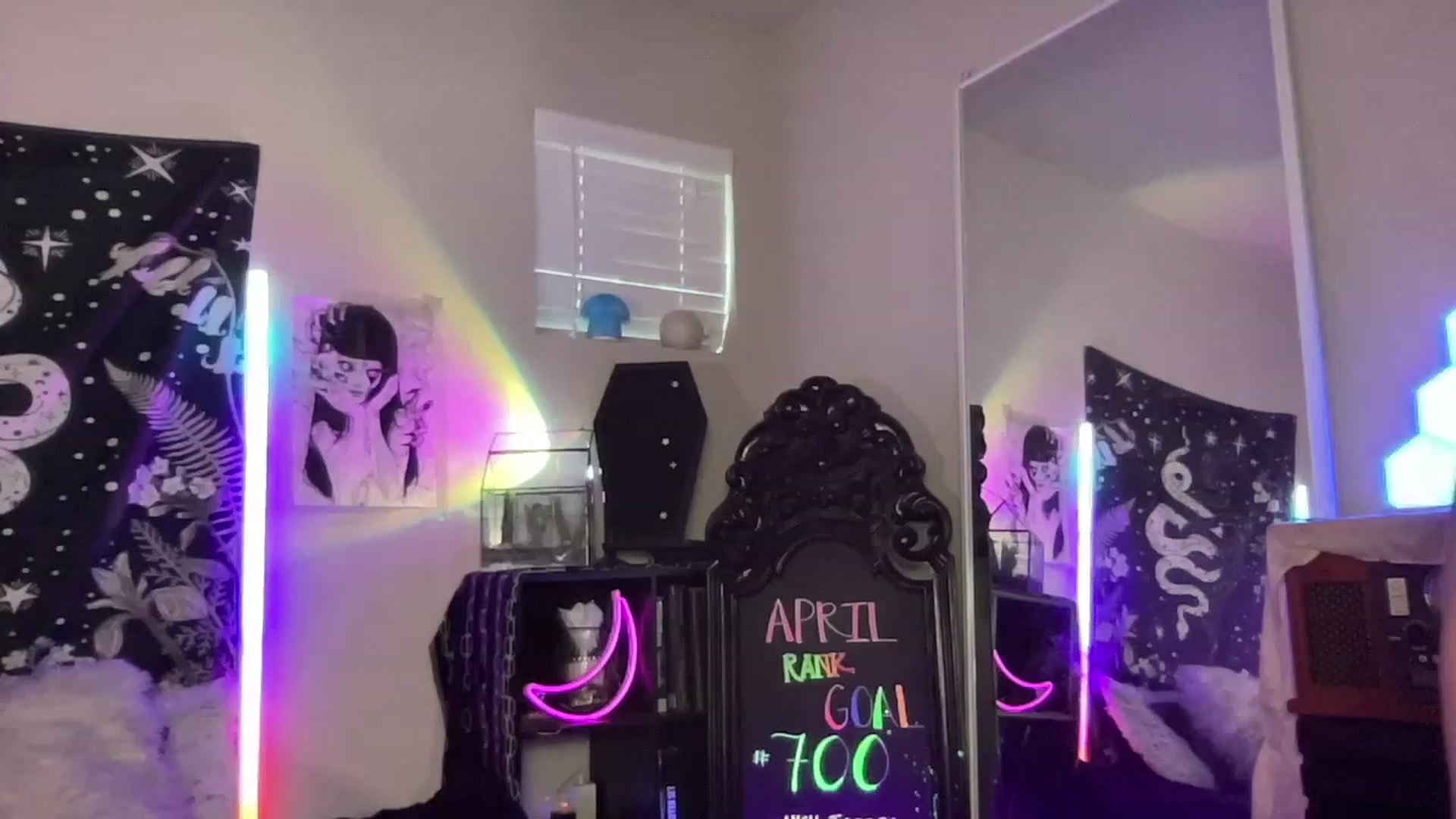 Gallery image thumbnail from RileyWoods's myfreecams stream on, 04/17/2023, 02:45 image 11 of 20