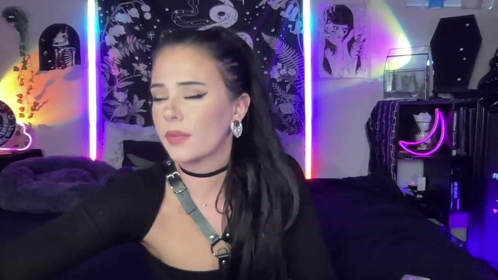 Gallery image thumbnail from RileyWoods's myfreecams stream on, 04/17/2023, 02:45 image 16 of 20