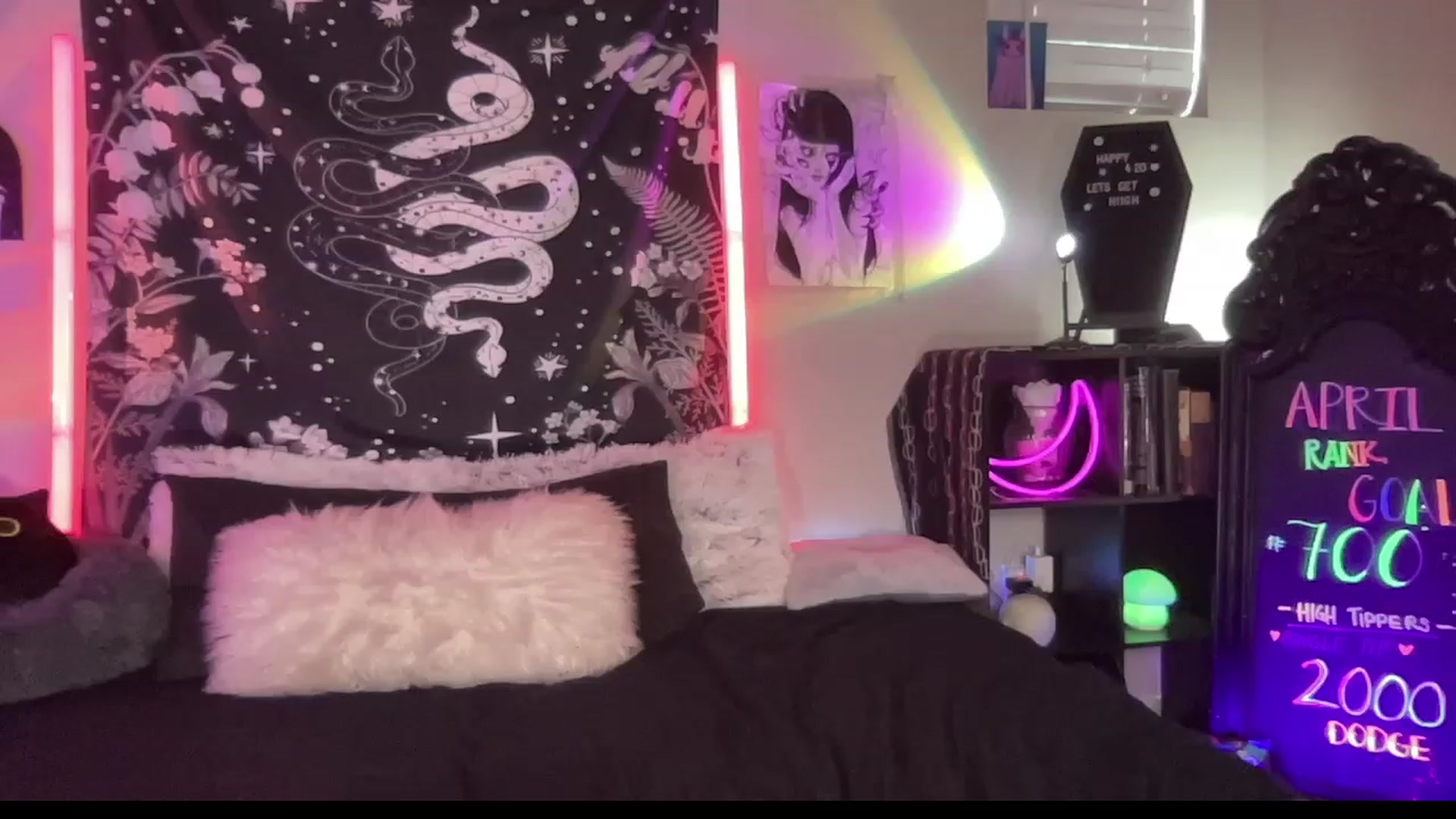 Gallery image thumbnail from RileyWoods's myfreecams stream on, 04/25/2023, 01:11 image 14 of 20