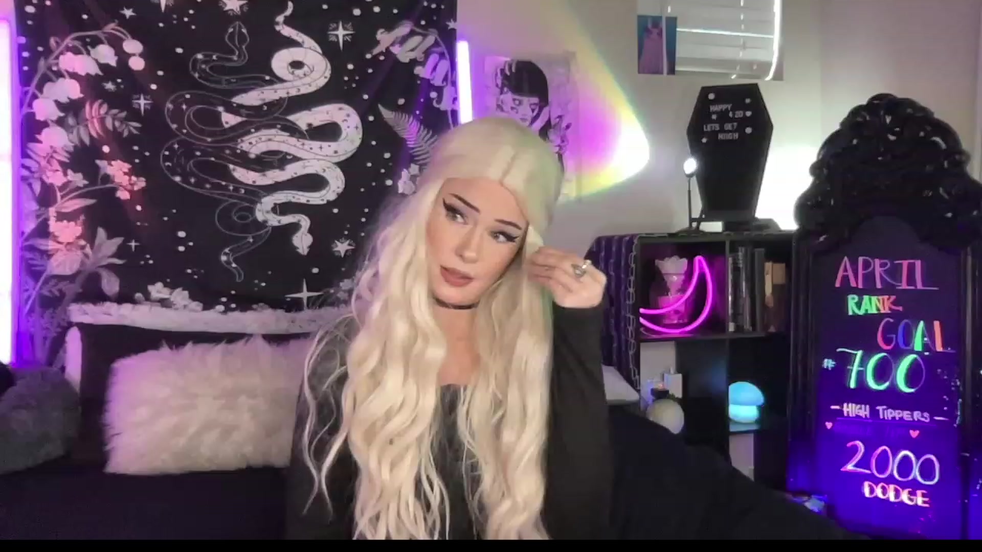 Gallery image thumbnail from RileyWoods's myfreecams stream on, 04/25/2023, 01:11 image 13 of 20