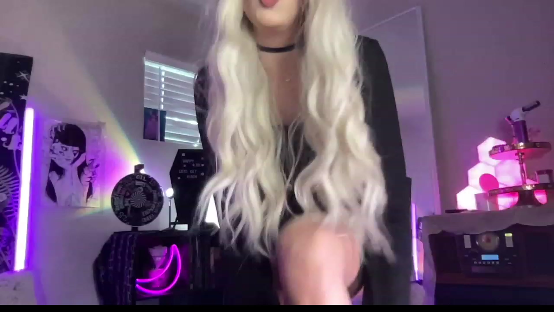 Gallery image thumbnail from RileyWoods's myfreecams stream on, 04/25/2023, 01:11 image 1 of 20