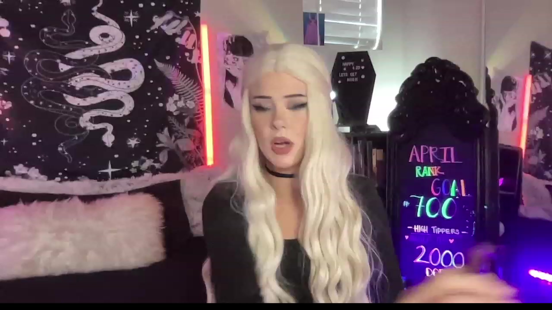 Gallery image thumbnail from RileyWoods's myfreecams stream on, 04/25/2023, 01:11 image 9 of 20