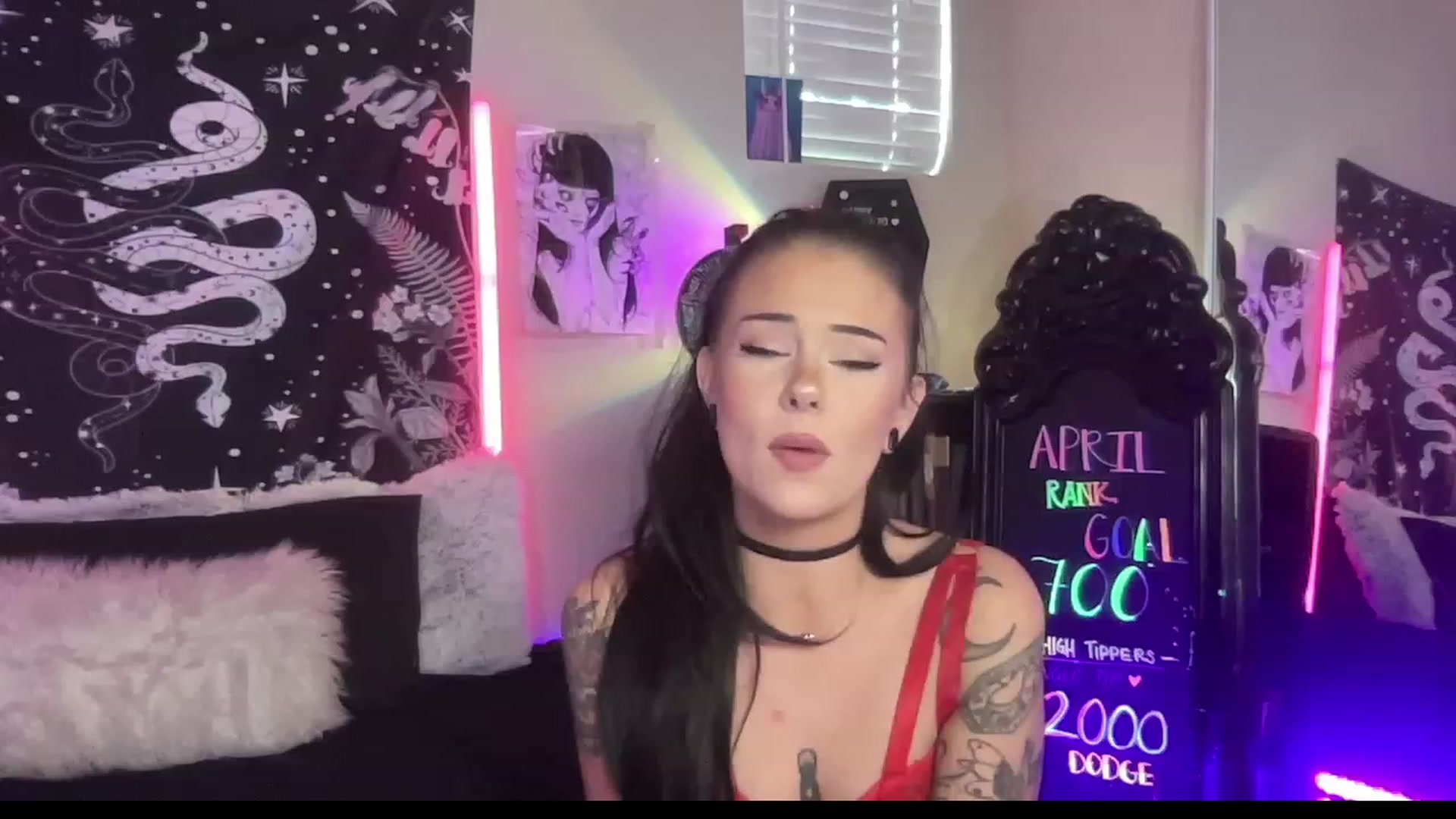 Gallery image thumbnail from RileyWoods's myfreecams stream on, 04/28/2023, 01:33 image 7 of 20