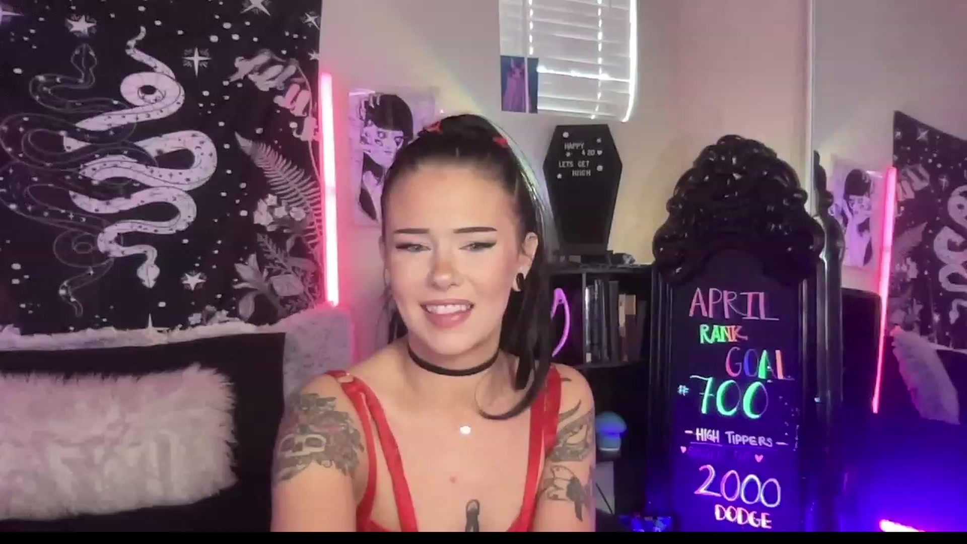 Gallery image thumbnail from RileyWoods's myfreecams stream on, 04/28/2023, 01:33 image 9 of 20