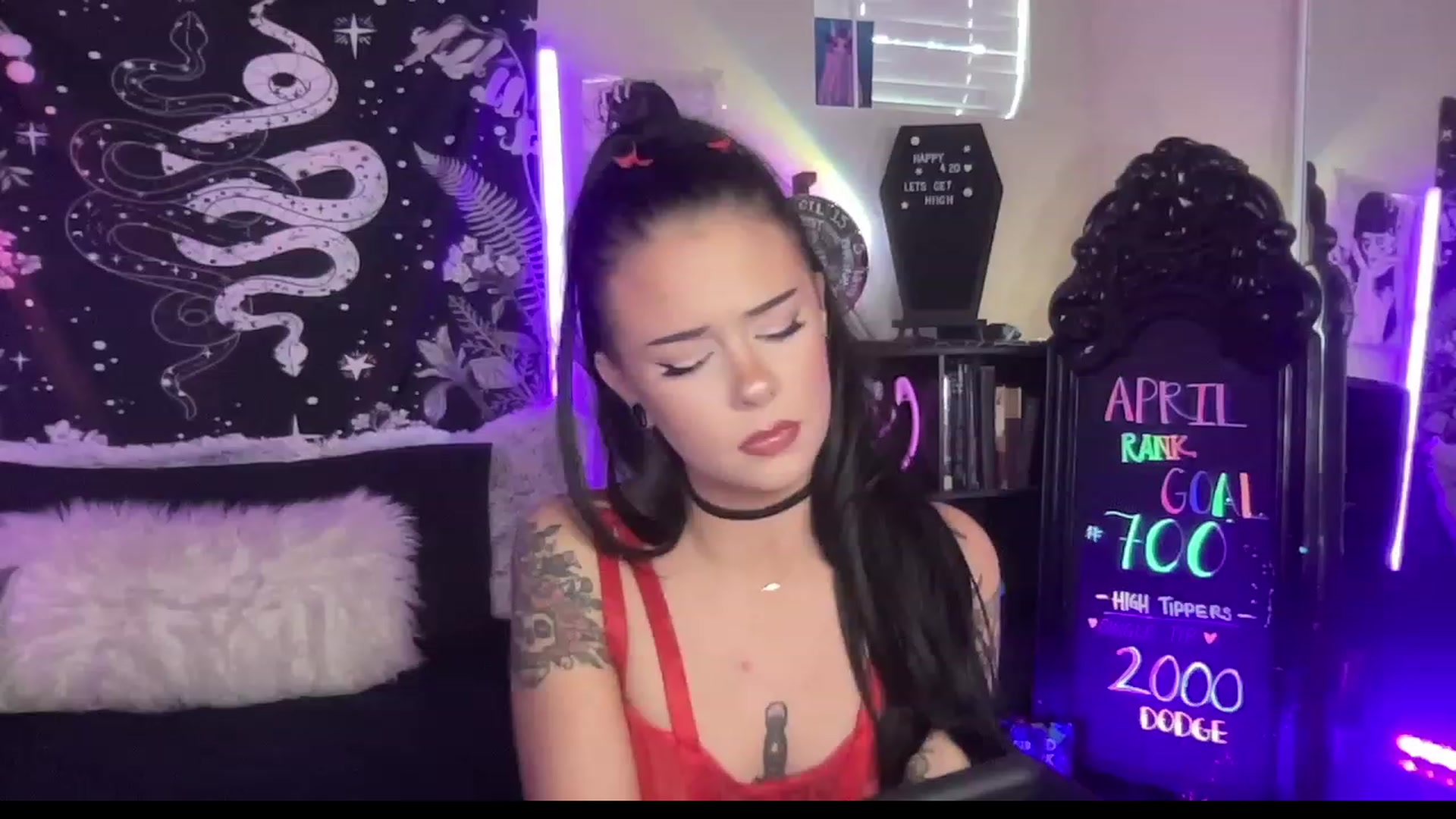 Gallery image thumbnail from RileyWoods's myfreecams stream on, 04/28/2023, 01:33 image 13 of 20