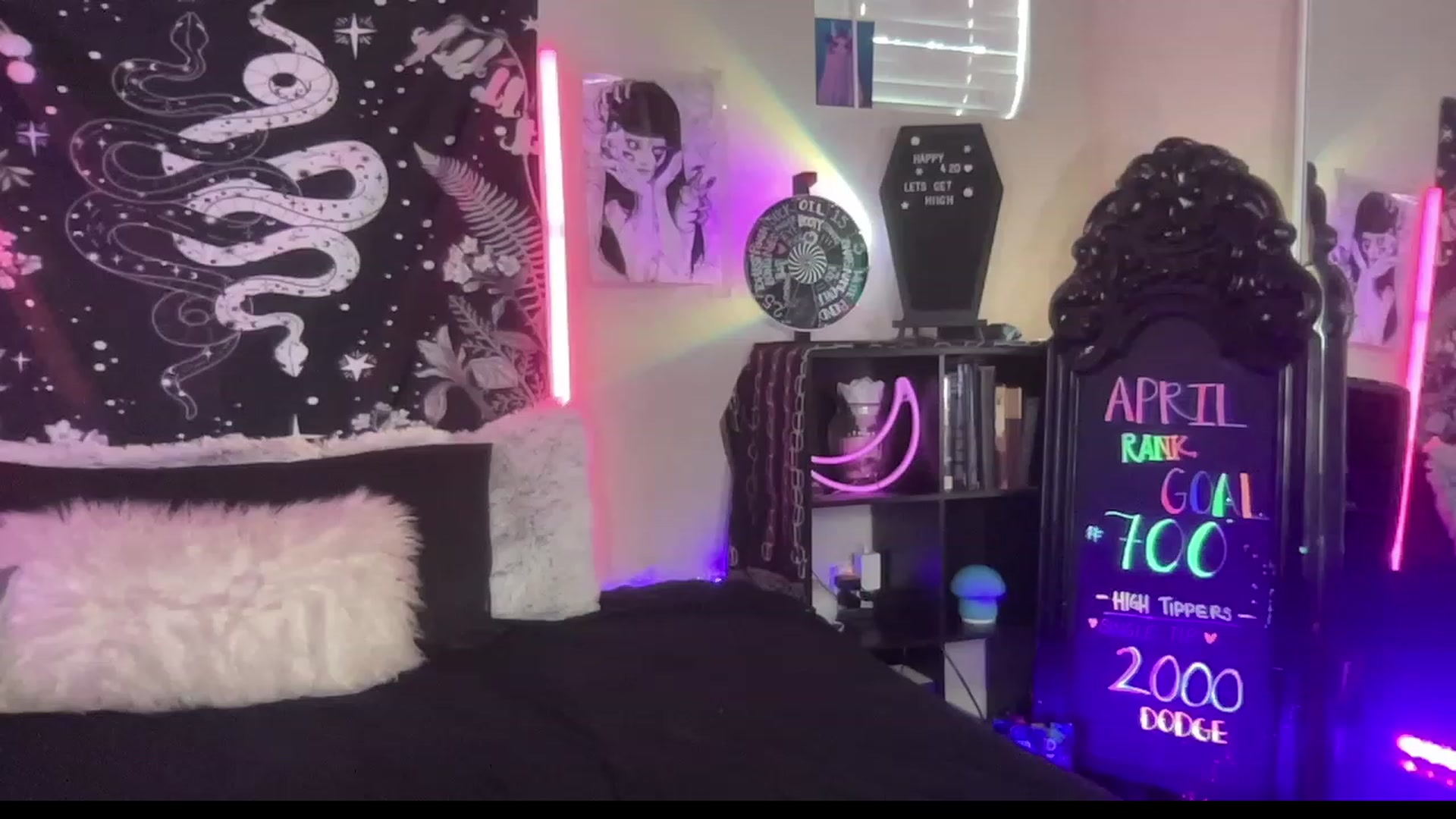 Gallery image thumbnail from RileyWoods's myfreecams stream on, 04/28/2023, 01:33 image 12 of 20