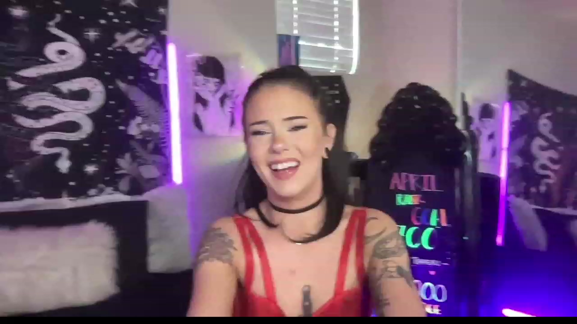 Gallery image thumbnail from RileyWoods's myfreecams stream on, 04/28/2023, 01:33 image 6 of 20