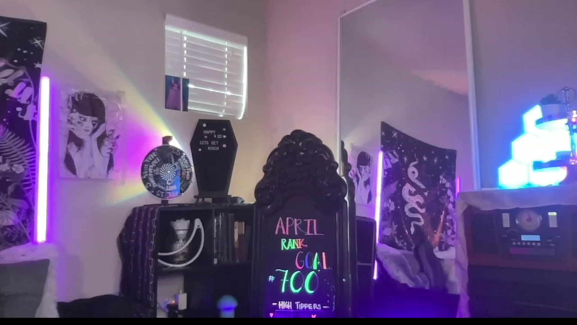 Gallery image thumbnail from RileyWoods's myfreecams stream on, 04/30/2023, 01:41 image 15 of 20