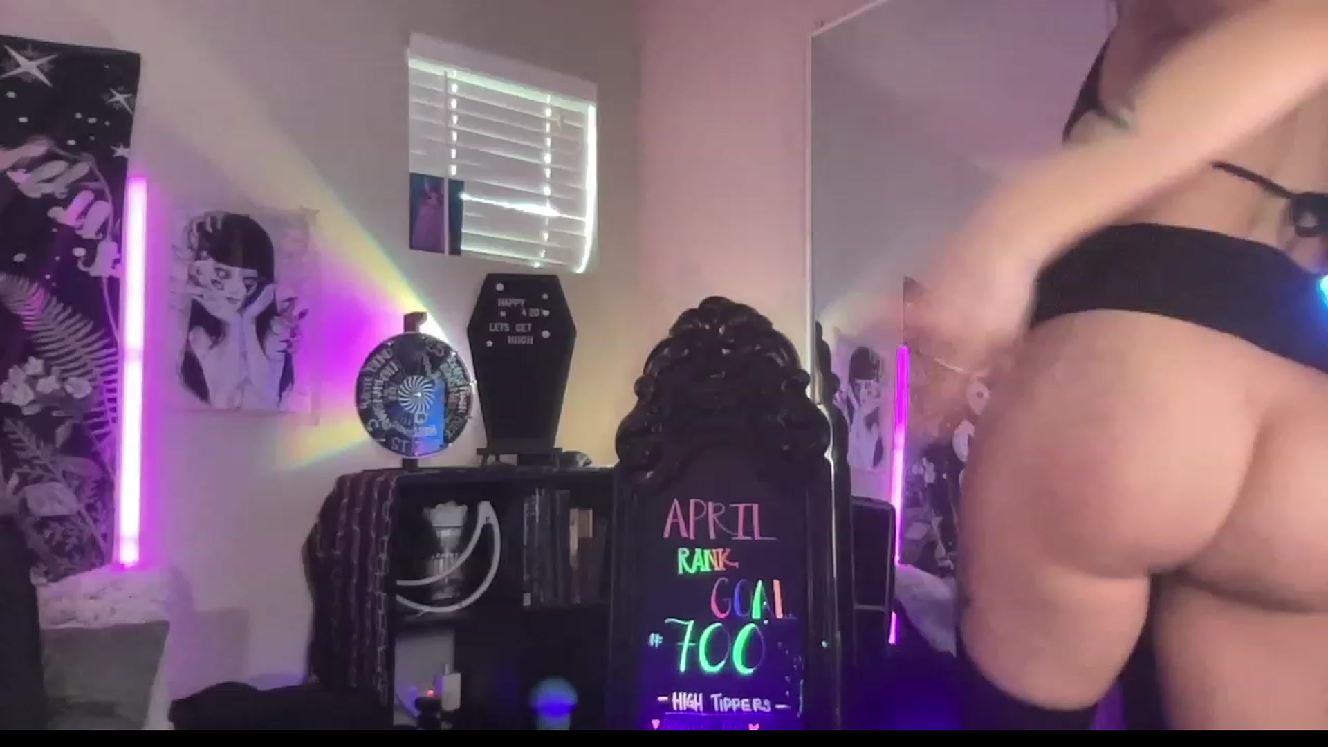 Gallery image thumbnail from RileyWoods's myfreecams stream on, 04/30/2023, 01:41 image 2 of 20