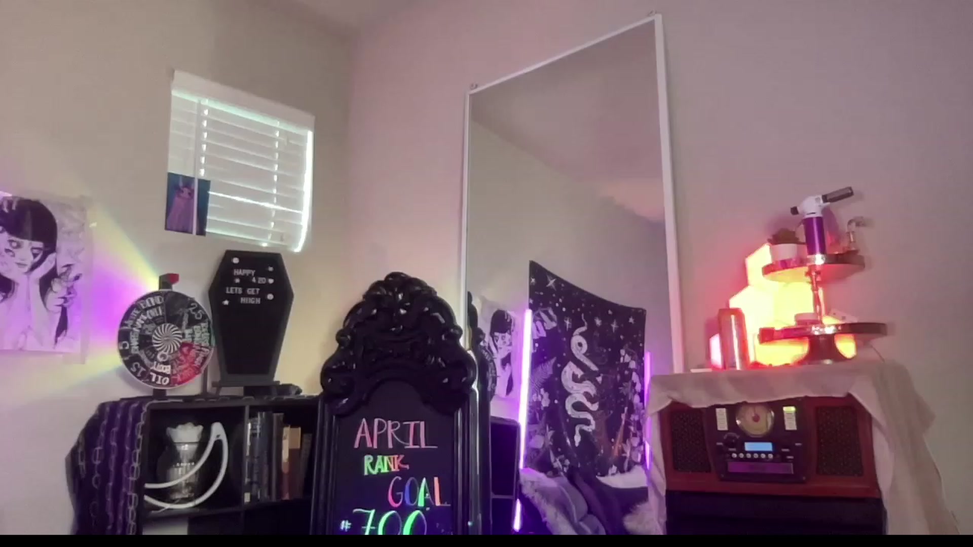Gallery image thumbnail from RileyWoods's myfreecams stream on, 05/01/2023, 01:01 image 8 of 20