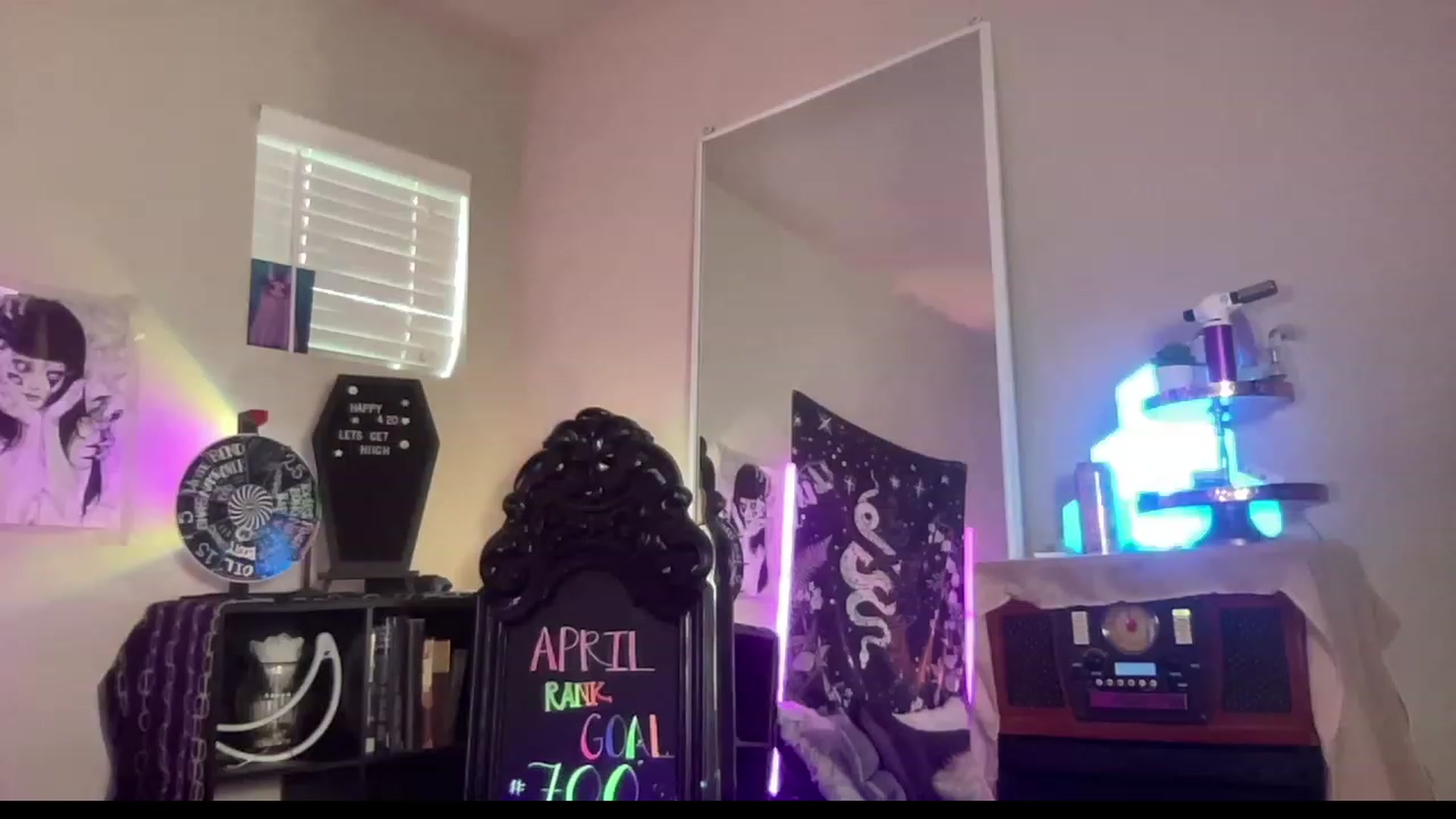 Gallery image thumbnail from RileyWoods's myfreecams stream on, 05/01/2023, 01:01 image 3 of 20