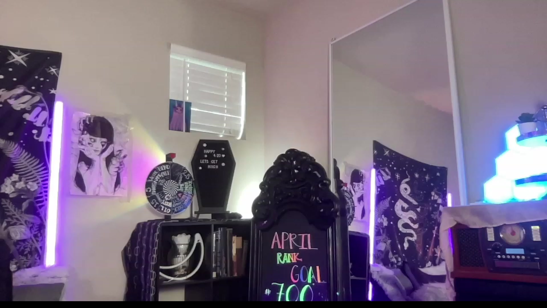 Gallery image thumbnail from RileyWoods's myfreecams stream on, 05/02/2023, 01:02 image 10 of 20