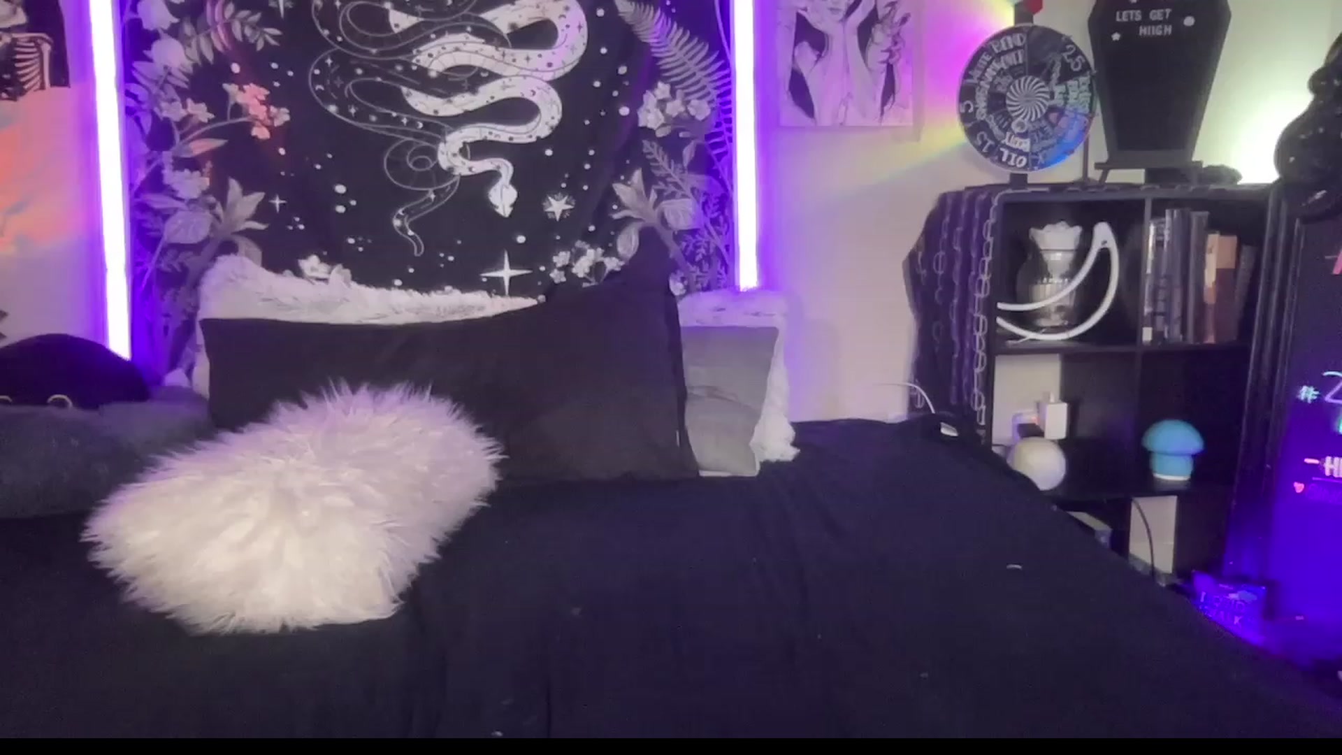 Gallery image thumbnail from RileyWoods's myfreecams stream on, 05/02/2023, 01:43 image 11 of 20