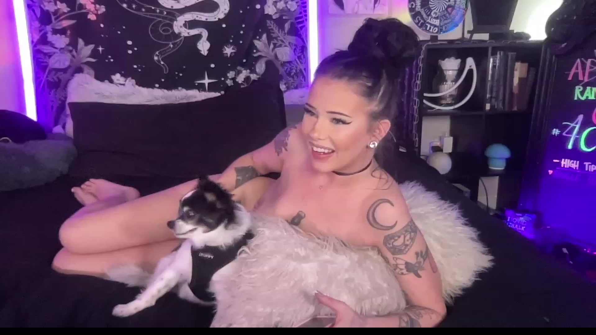 Gallery image thumbnail from RileyWoods's myfreecams stream on, 05/02/2023, 01:43 image 19 of 20