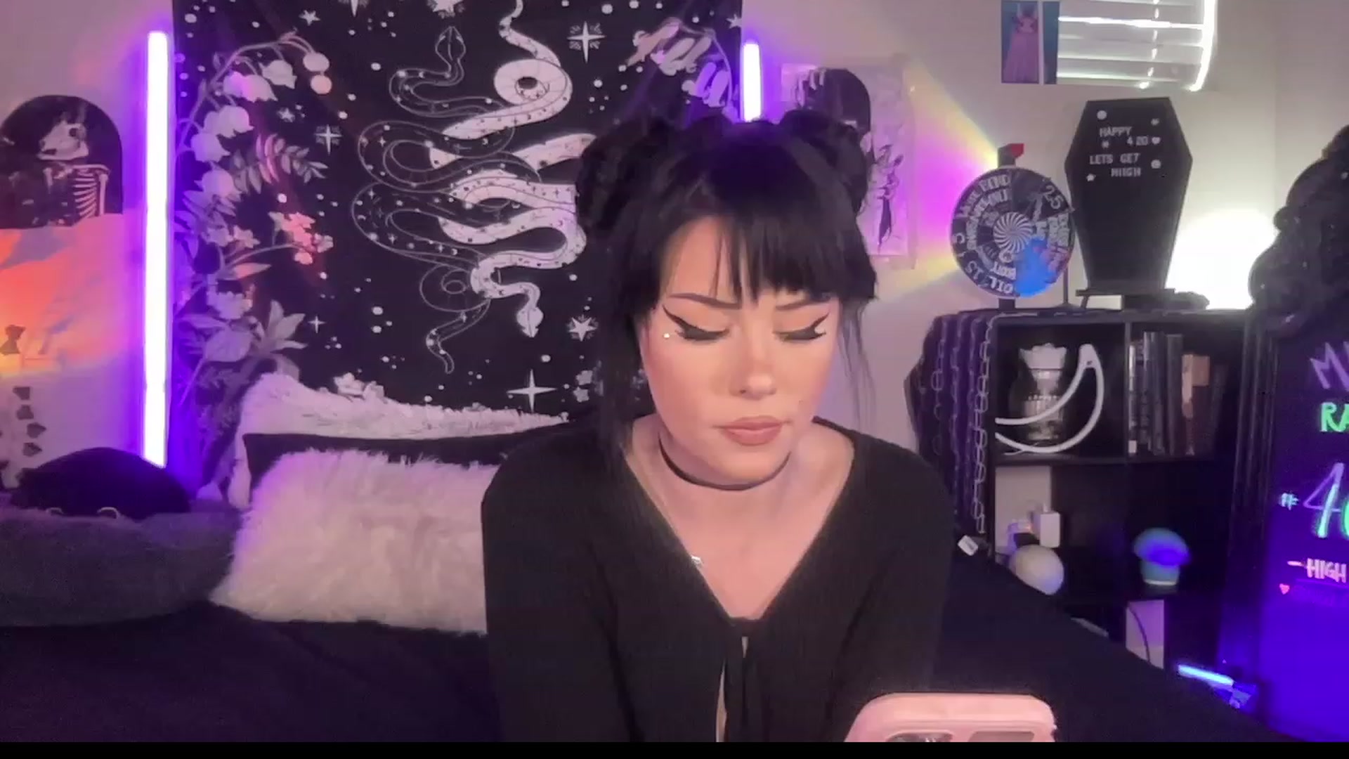 Gallery image thumbnail from RileyWoods's myfreecams stream on, 05/02/2023, 23:58 image 1 of 20