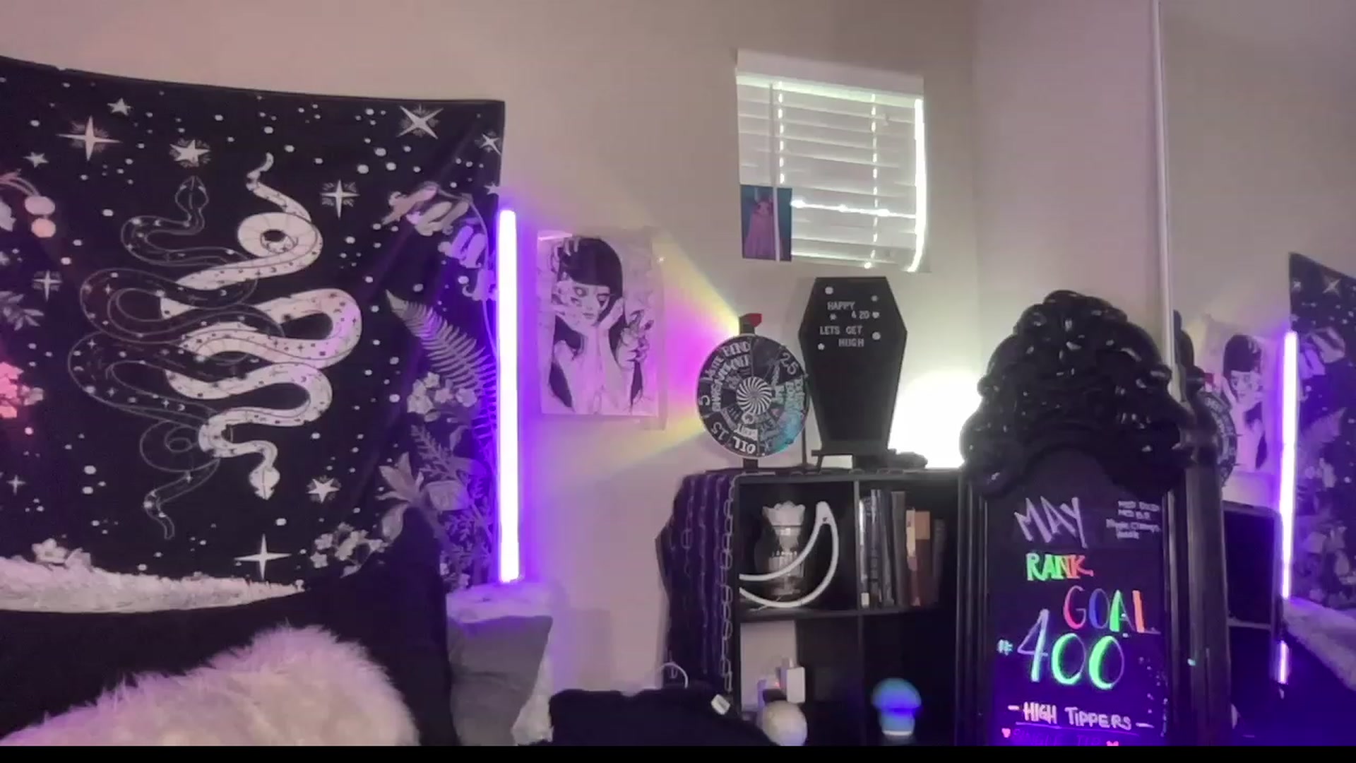 Gallery image thumbnail from RileyWoods's myfreecams stream on, 05/02/2023, 23:58 image 16 of 20