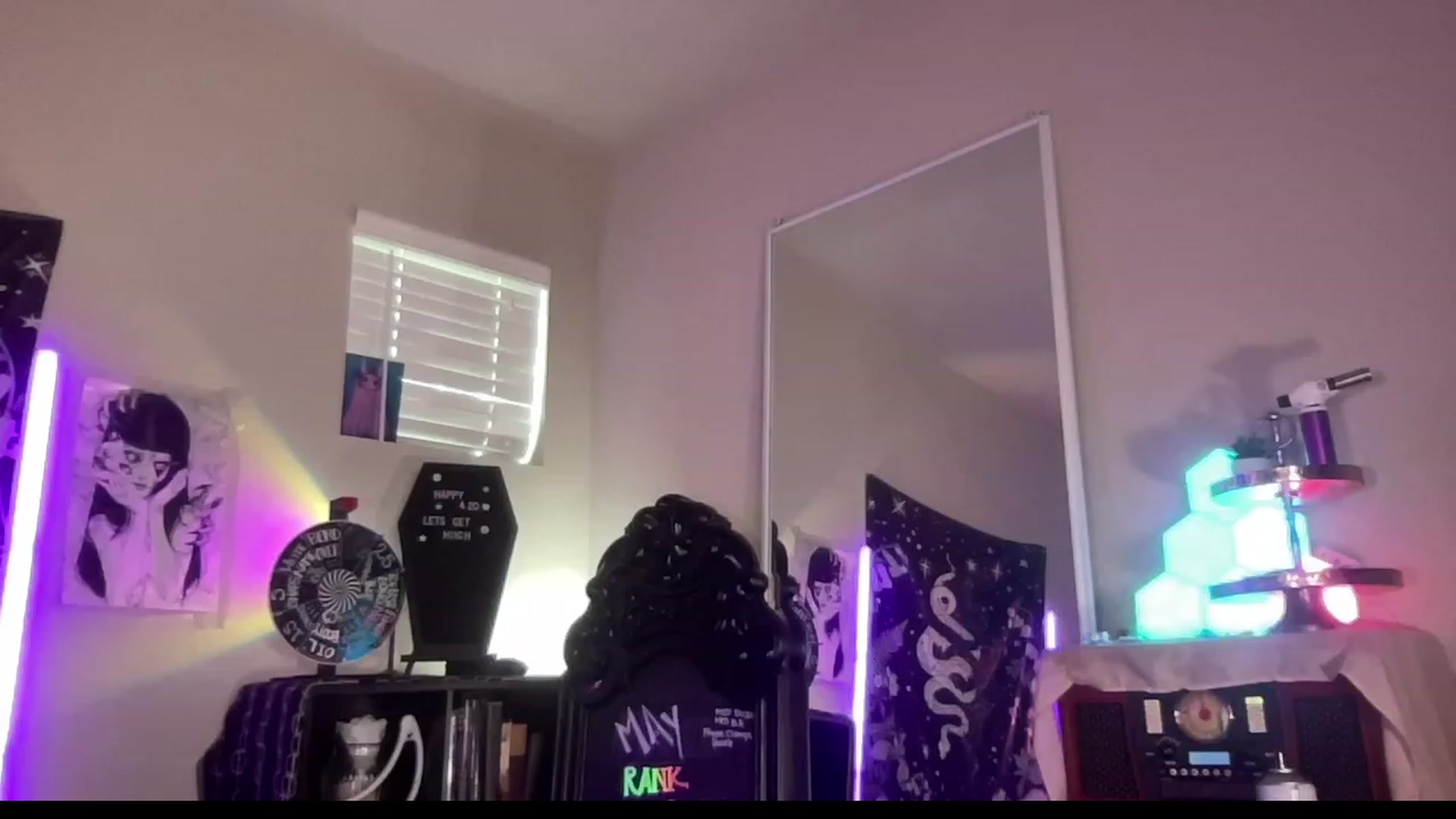 Gallery image thumbnail from RileyWoods's myfreecams stream on, 05/02/2023, 23:58 image 19 of 20