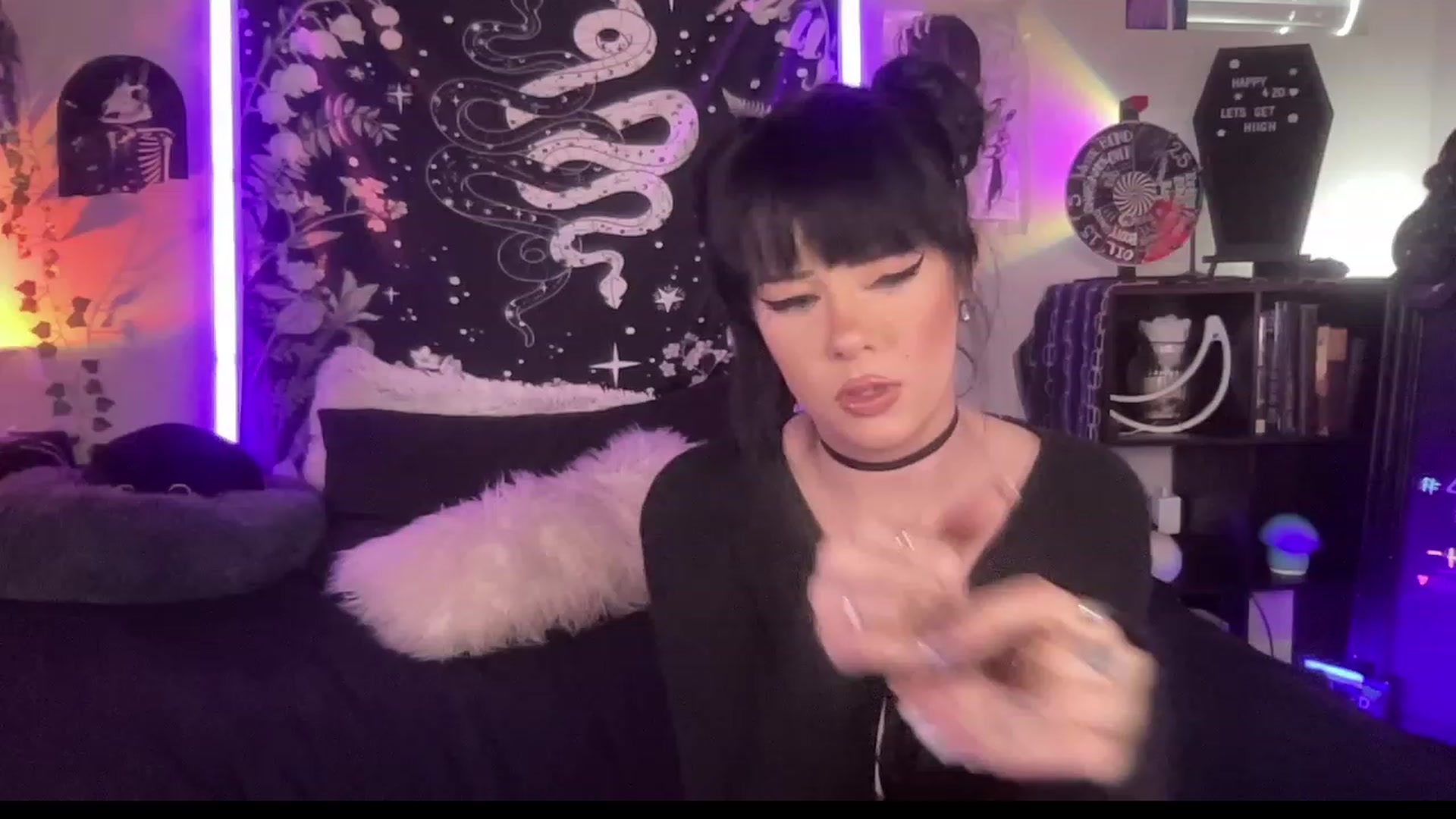 Gallery image thumbnail from RileyWoods's myfreecams stream on, 05/02/2023, 23:58 image 9 of 20