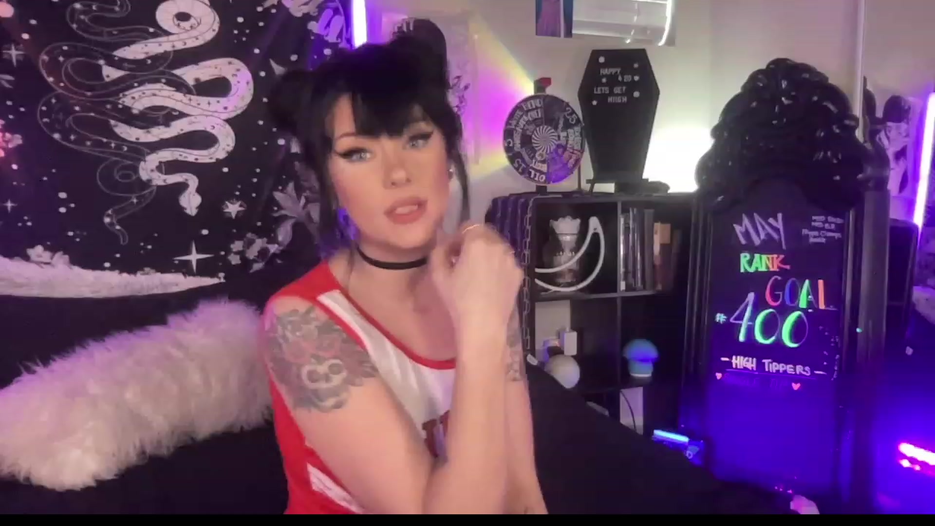 Gallery image thumbnail from RileyWoods's myfreecams stream on, 05/03/2023, 01:53 image 9 of 20