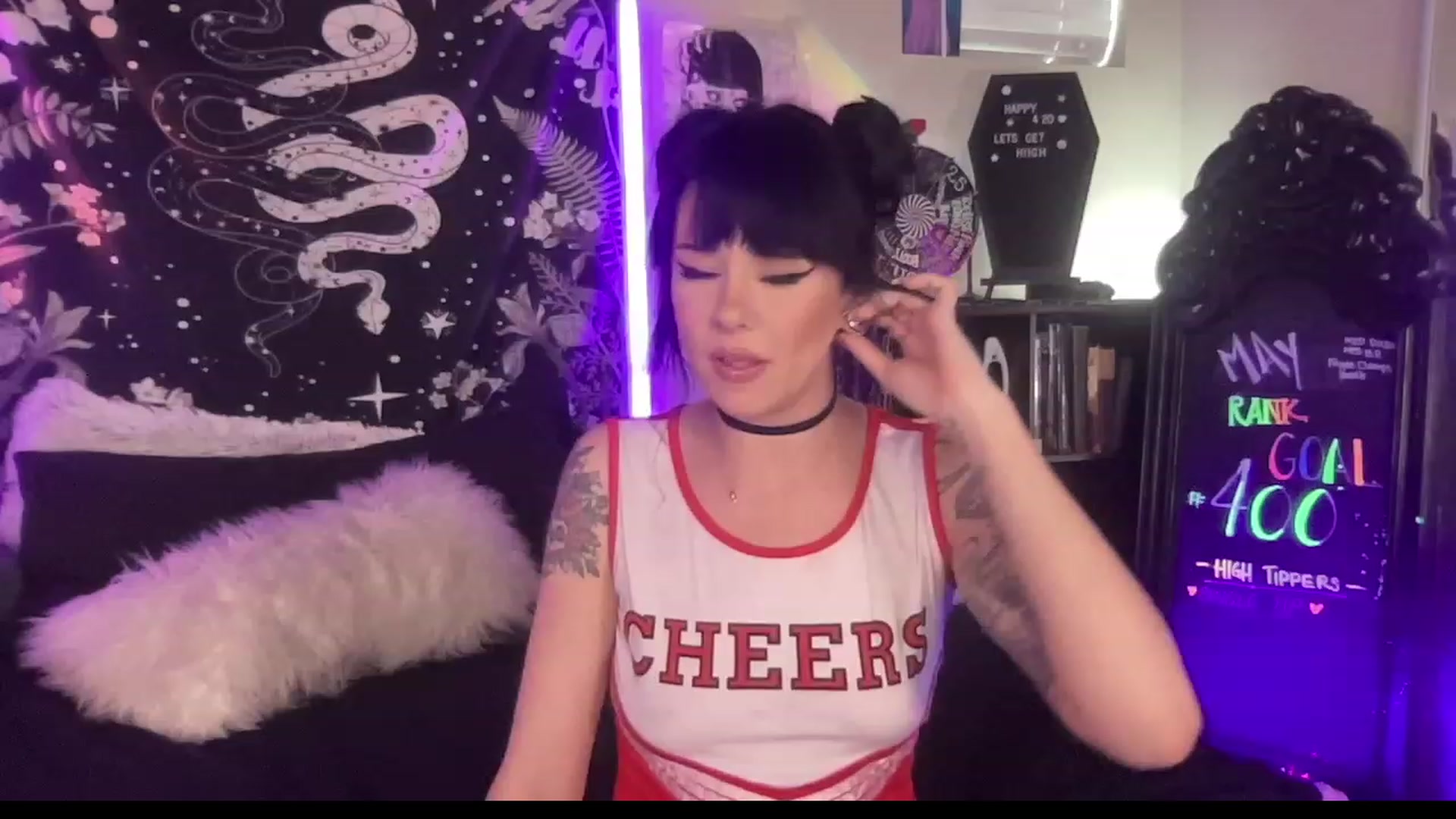 Gallery image thumbnail from RileyWoods's myfreecams stream on, 05/03/2023, 01:53 image 16 of 20