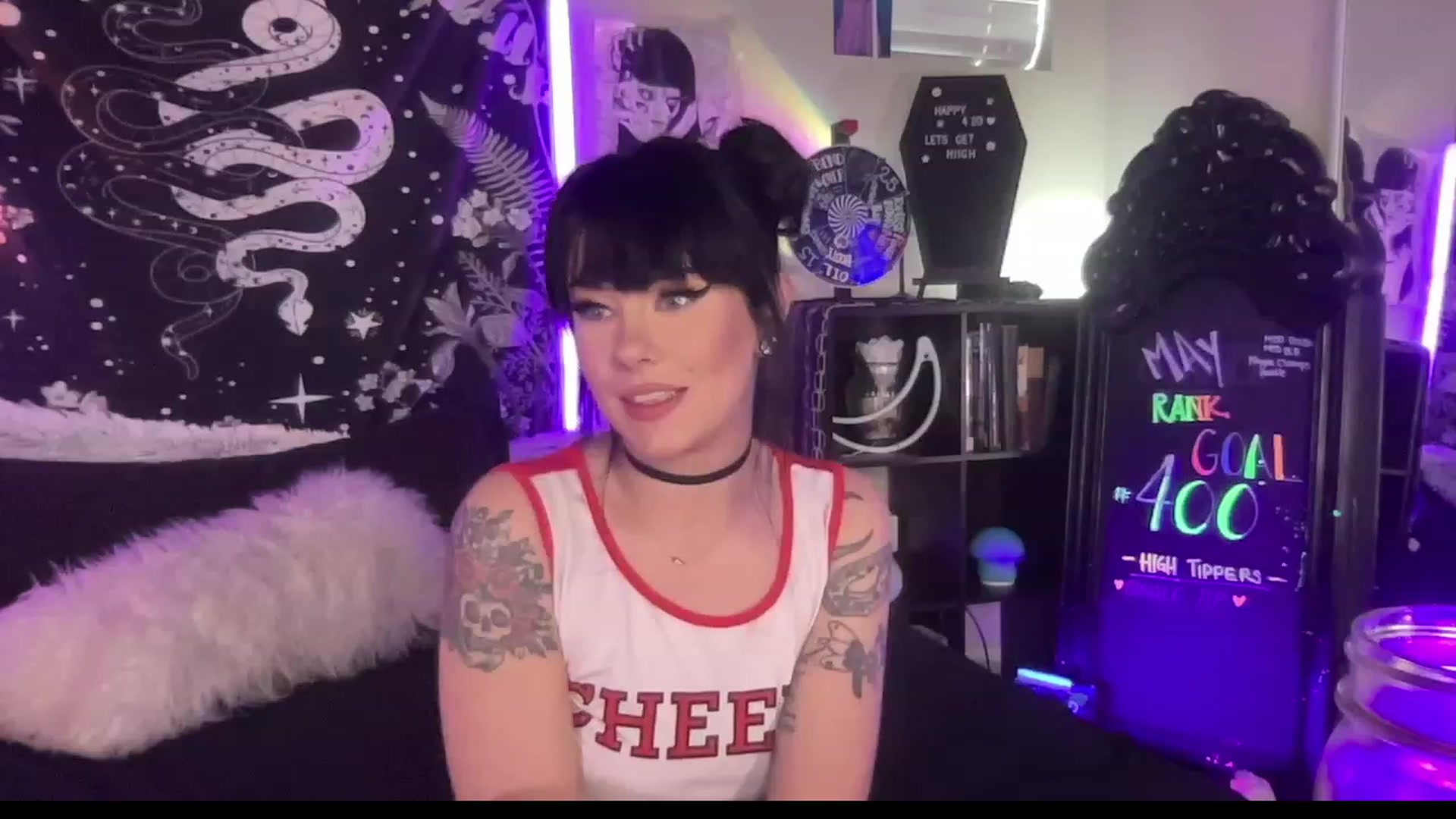 Gallery image thumbnail from RileyWoods's myfreecams stream on, 05/03/2023, 01:53 image 8 of 20