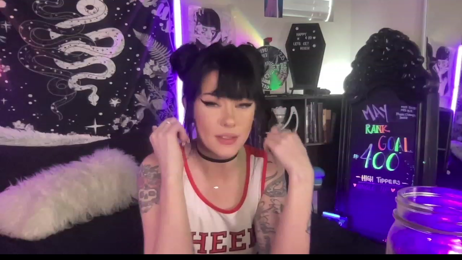 Gallery image thumbnail from RileyWoods's myfreecams stream on, 05/03/2023, 01:53 image 6 of 20