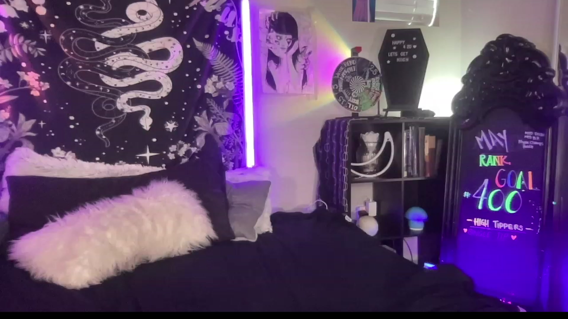 Gallery image thumbnail from RileyWoods's myfreecams stream on, 05/03/2023, 01:53 image 18 of 20