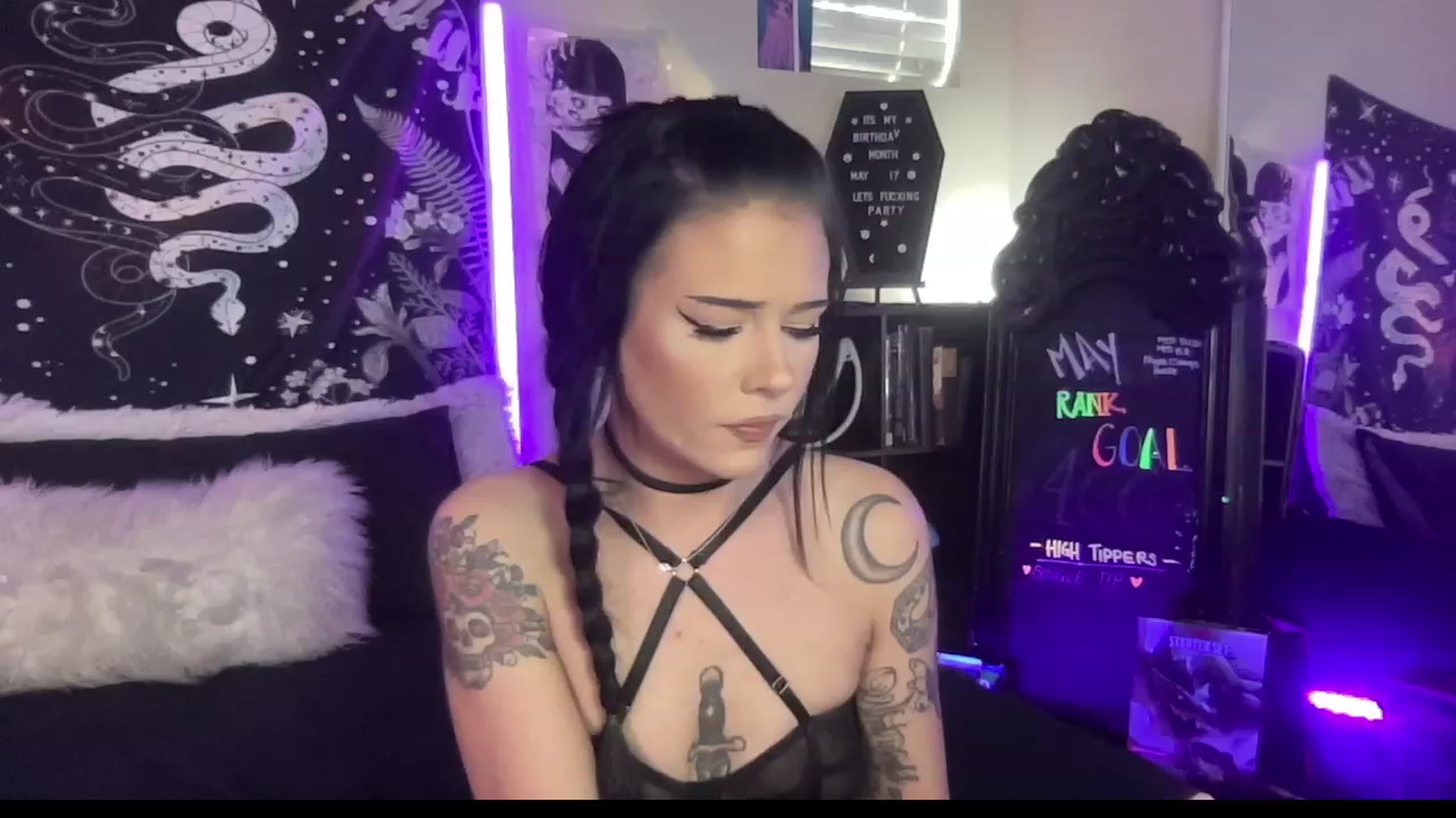 Gallery image thumbnail from RileyWoods's myfreecams stream on, 05/04/2023, 24:01 image 5 of 20