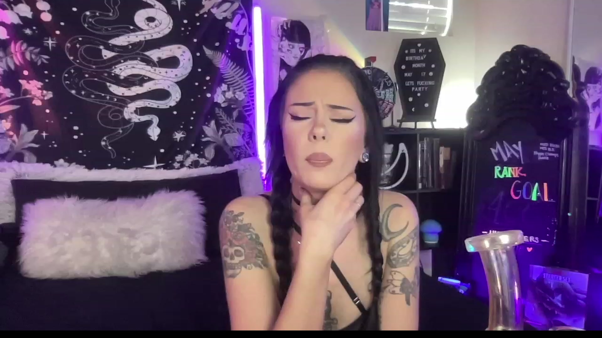 Gallery image thumbnail from RileyWoods's myfreecams stream on, 05/04/2023, 24:01 image 1 of 20